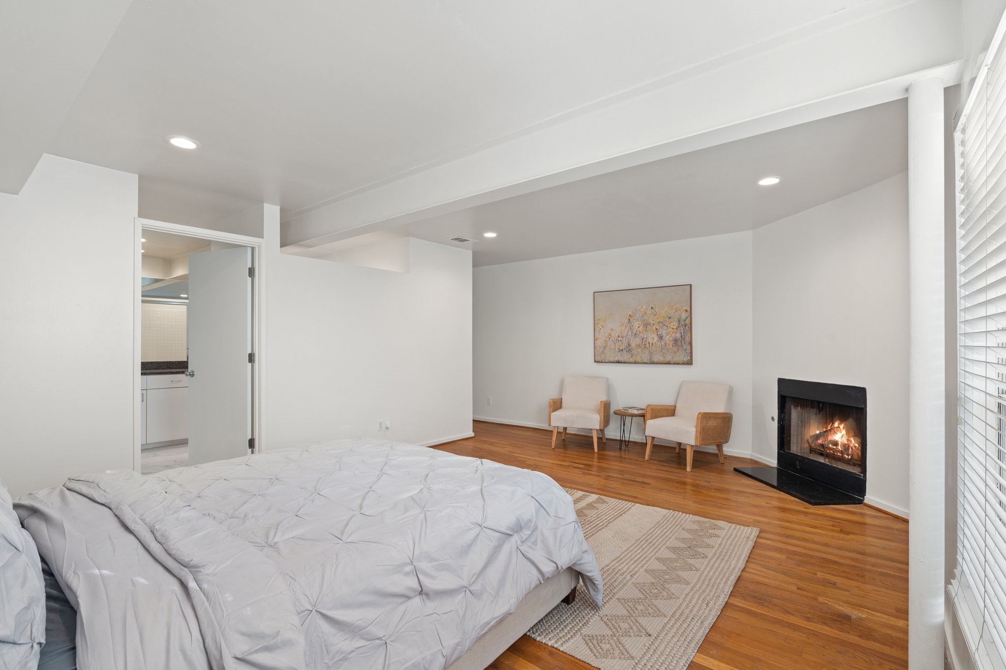 4122 Travis Street 7