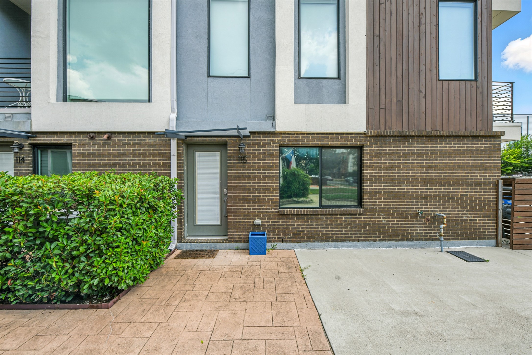 2222 Moser Avenue 115