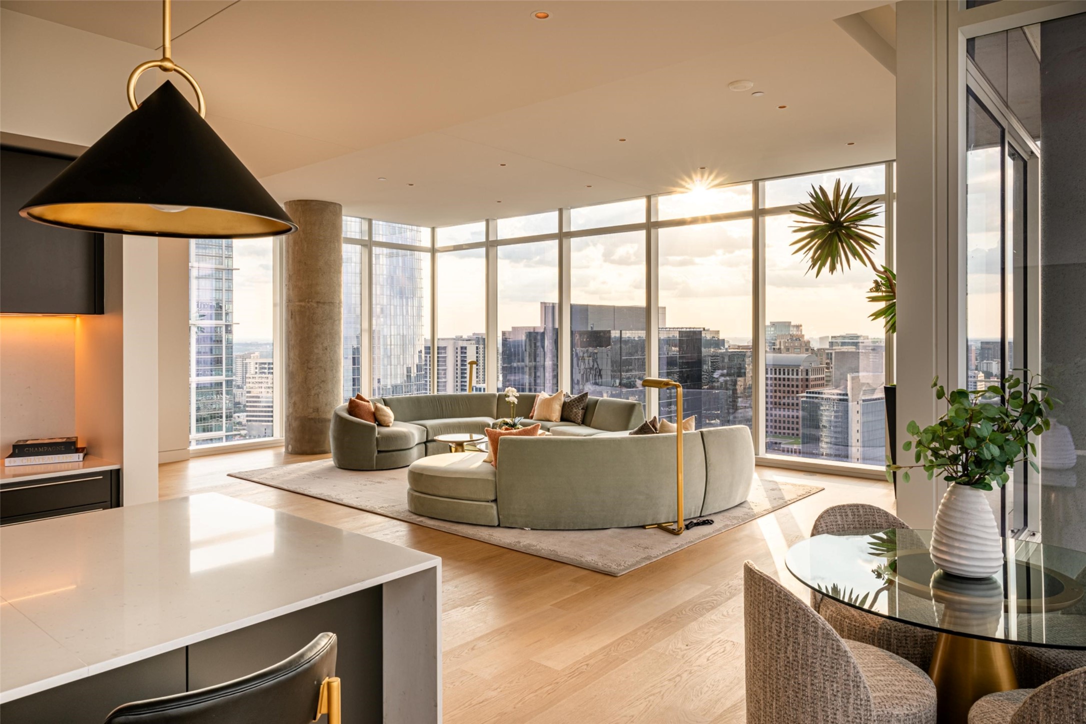 1747 Leonard Street 2201