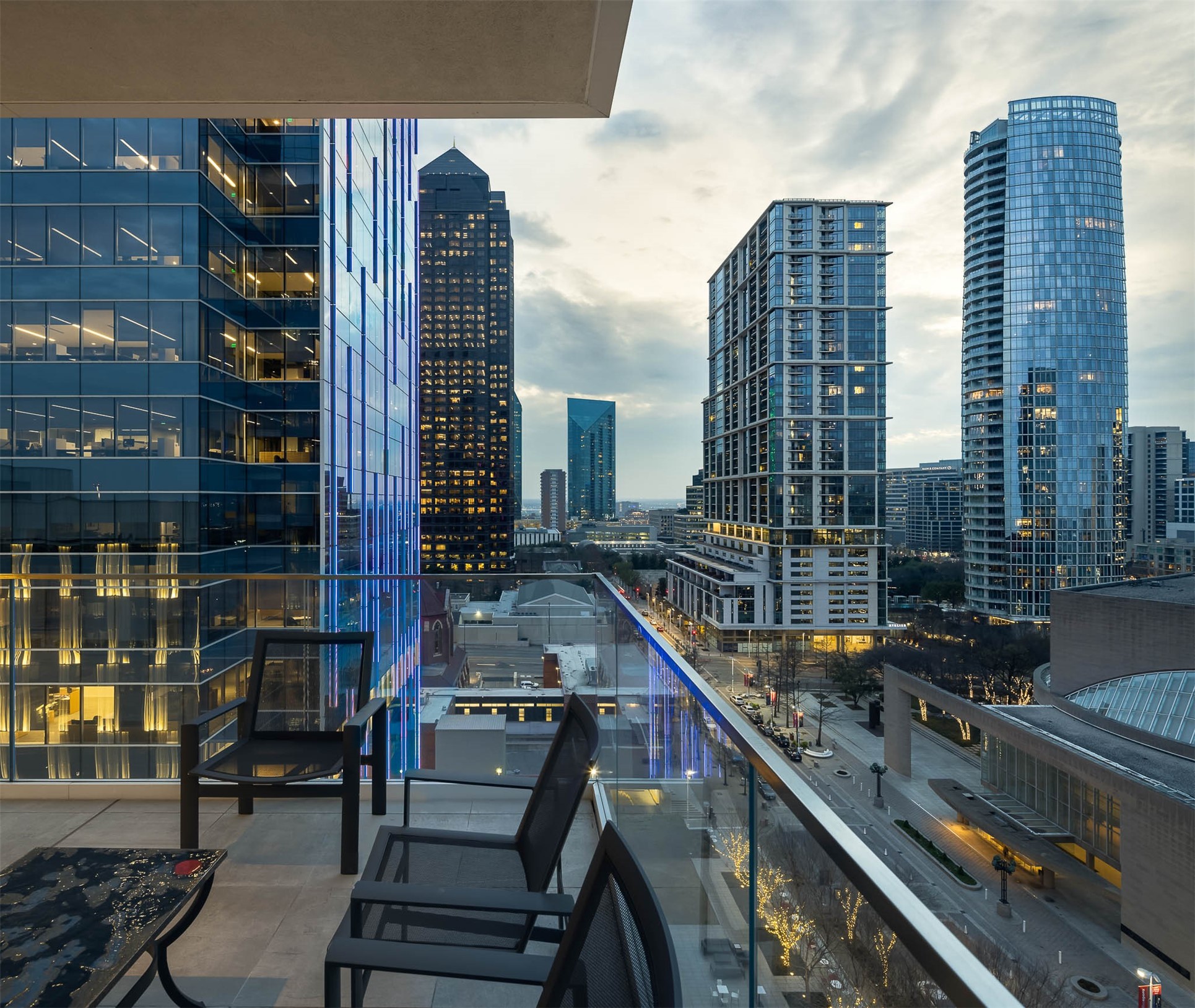 1747 Leonard Street 903