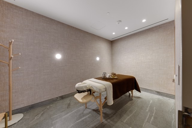 1747 Leonard Street 903