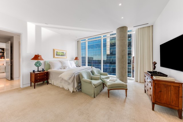 1747 Leonard Street 903