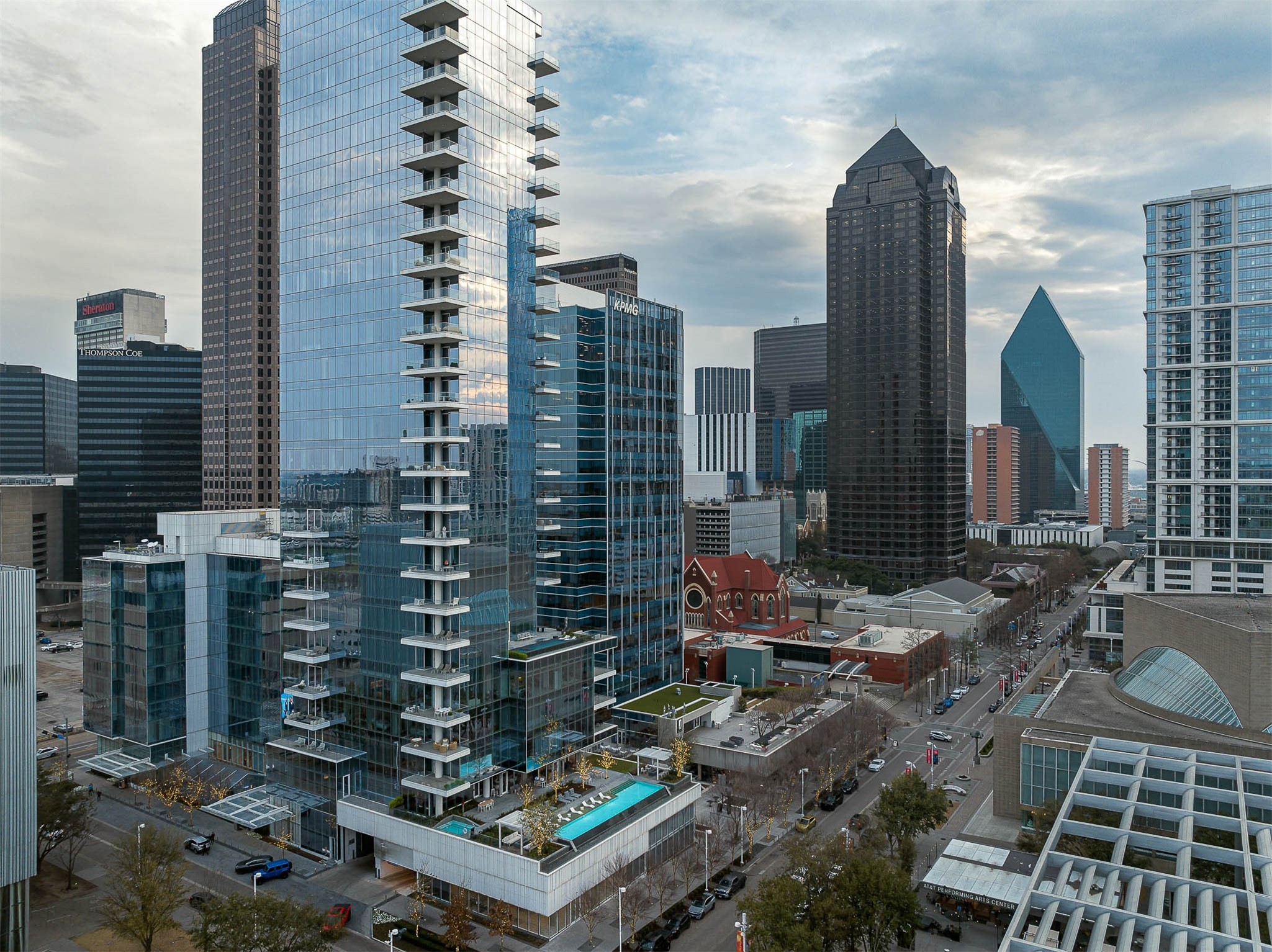 1747 Leonard Street 903