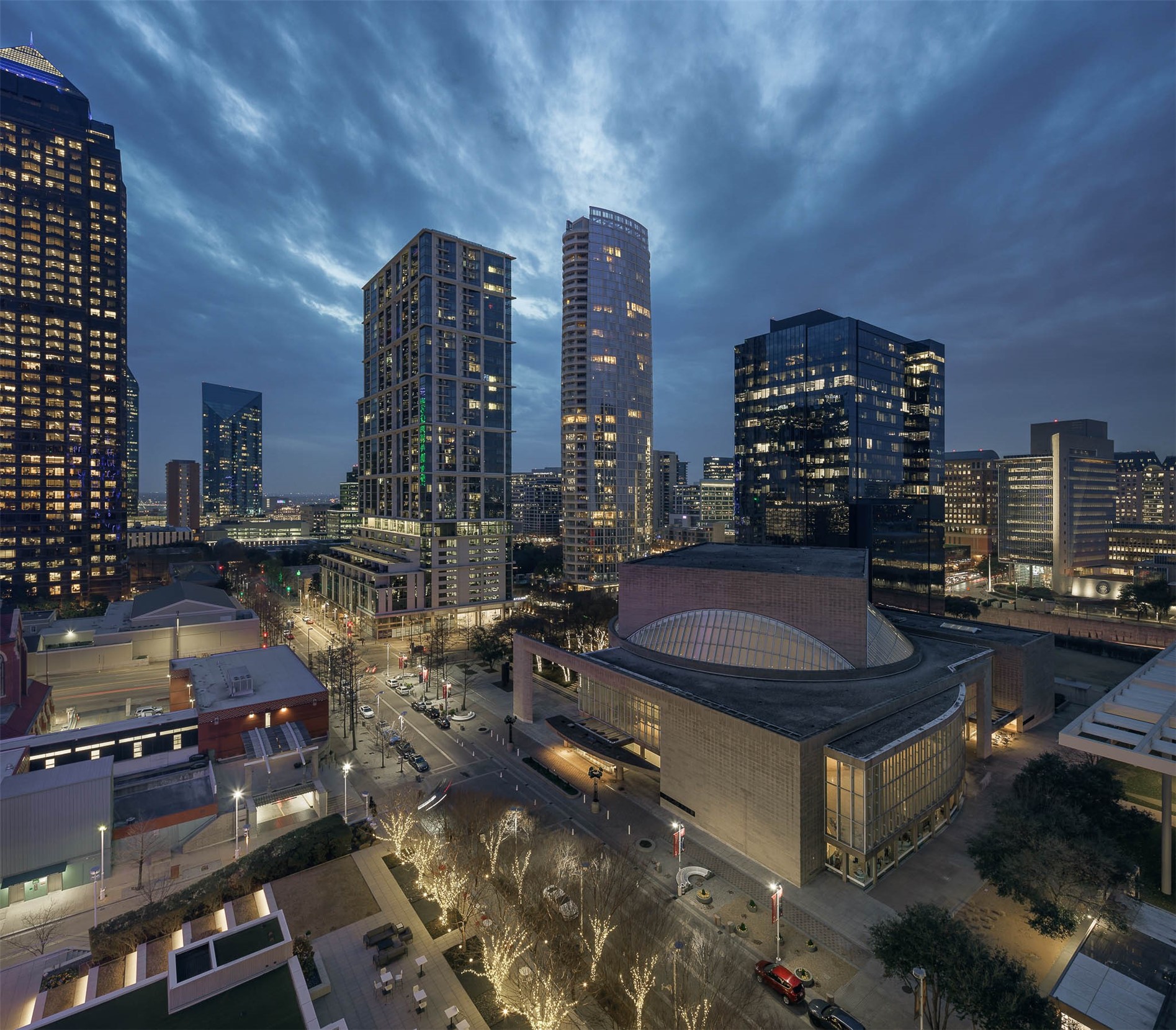 1747 Leonard Street 903