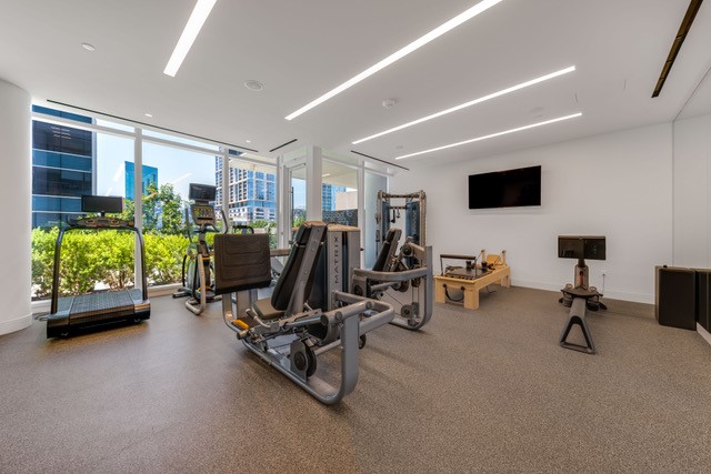 1747 Leonard Street 903