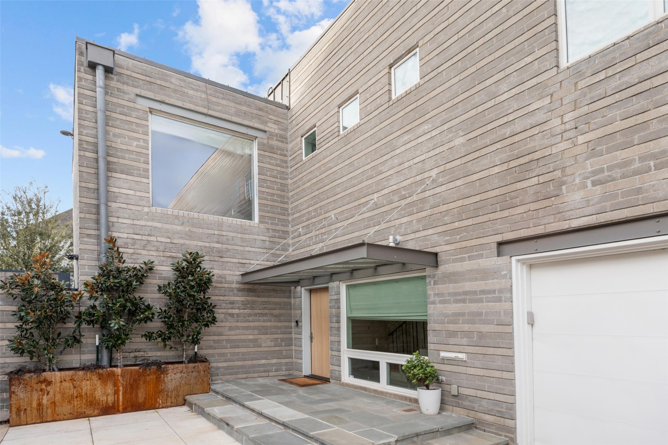 3510 Edgewater Street