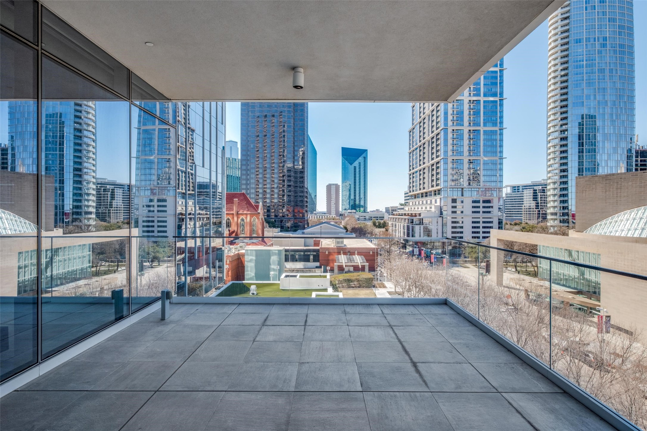 1747 Leonard Street 403