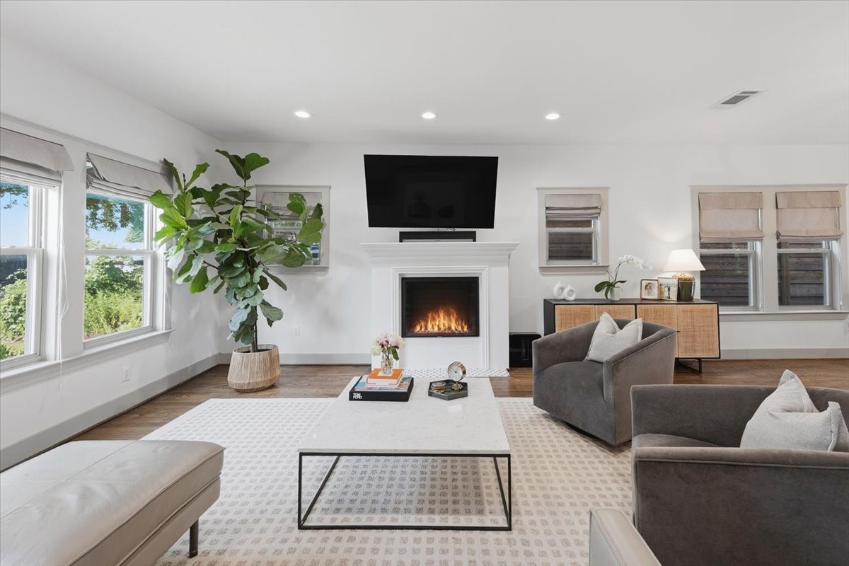 3328 W 5th Street