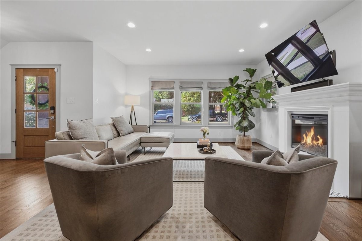 3328 W 5th Street