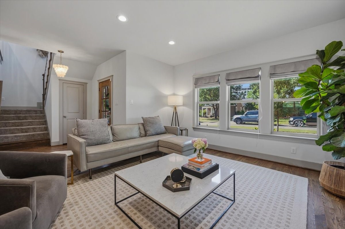 3328 W 5th Street