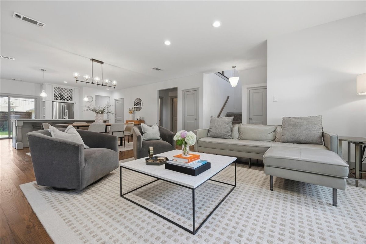3328 W 5th Street