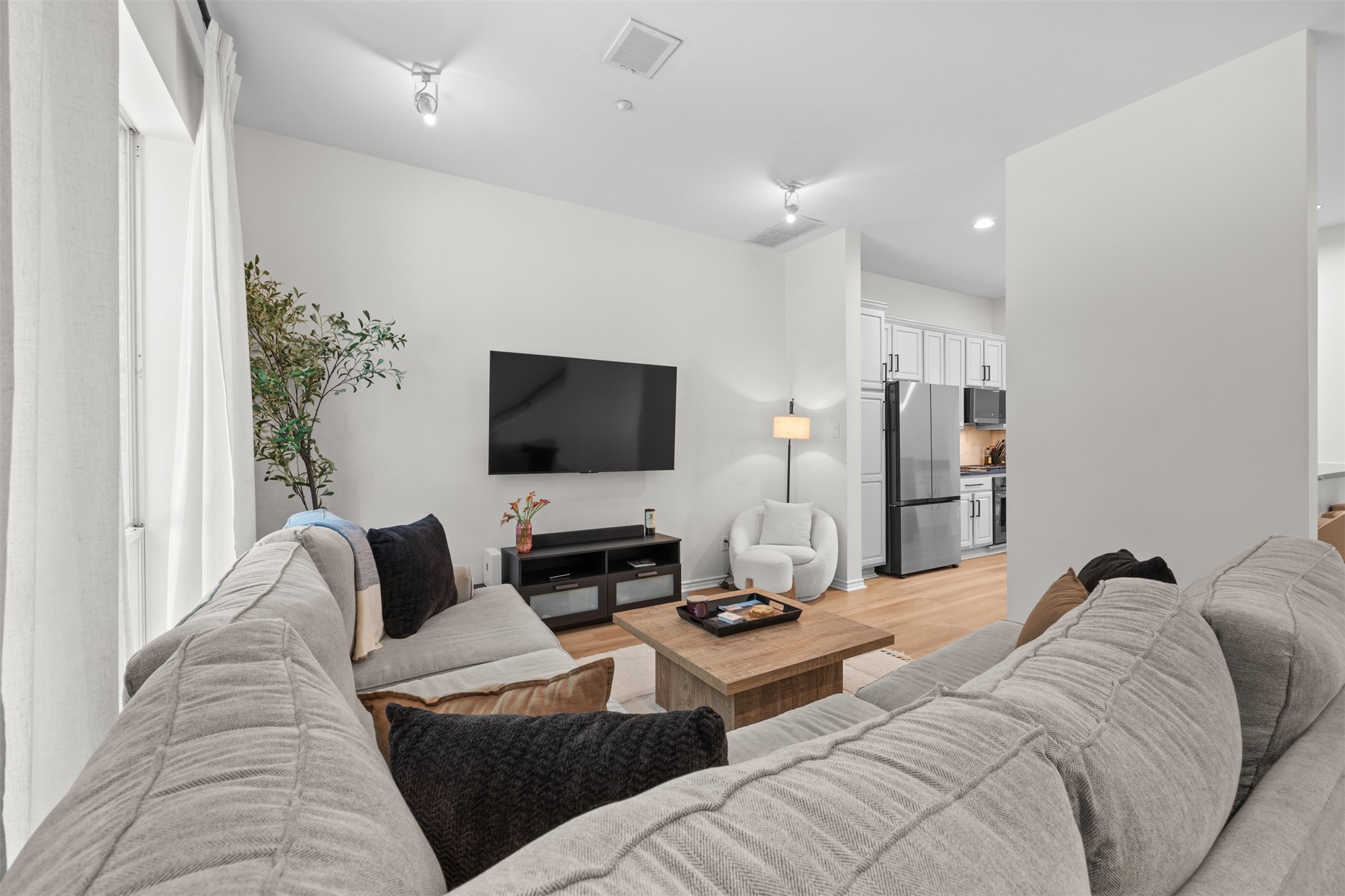 4411 Mckinney Avenue 5