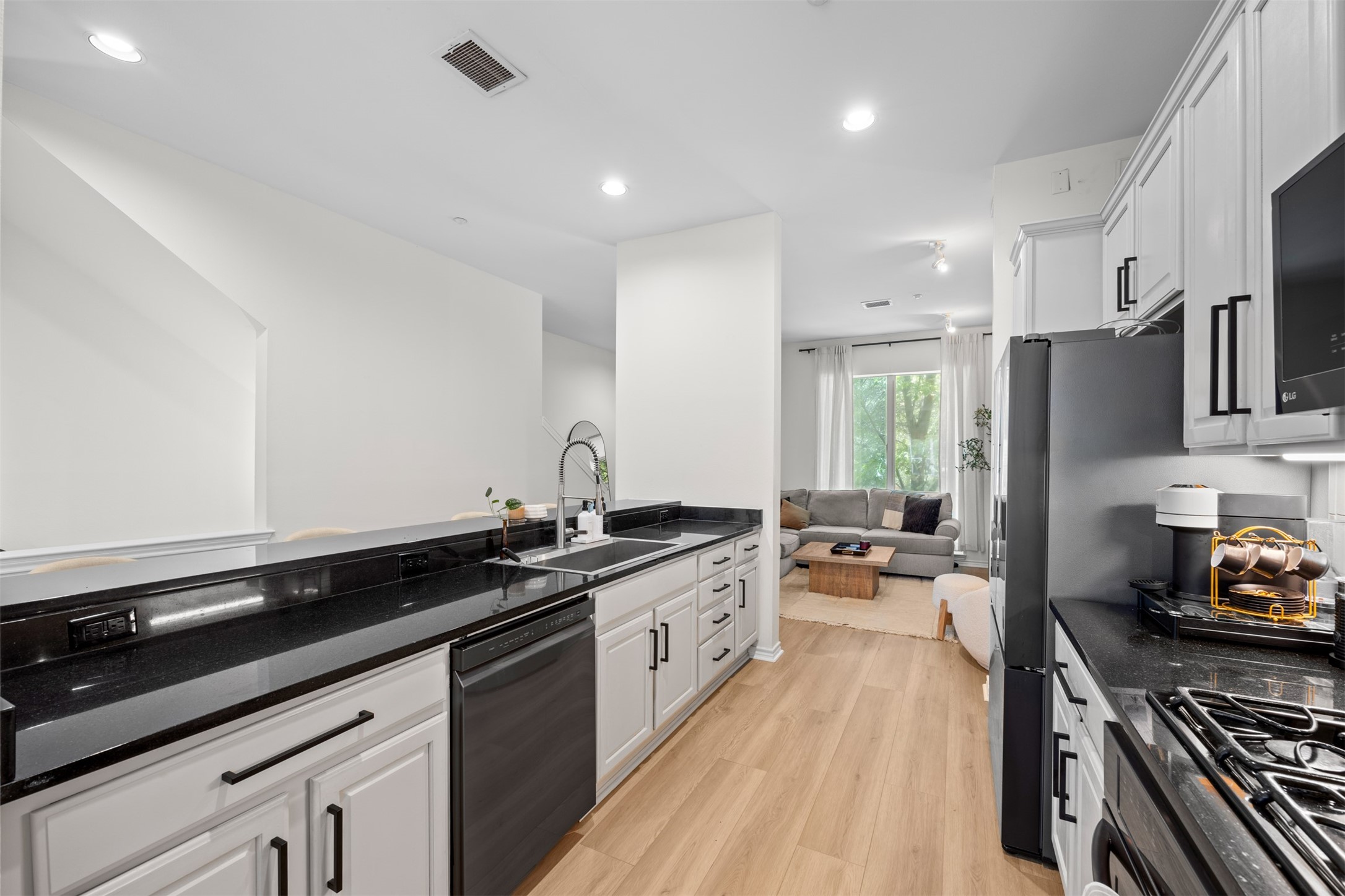 4411 Mckinney Avenue 5