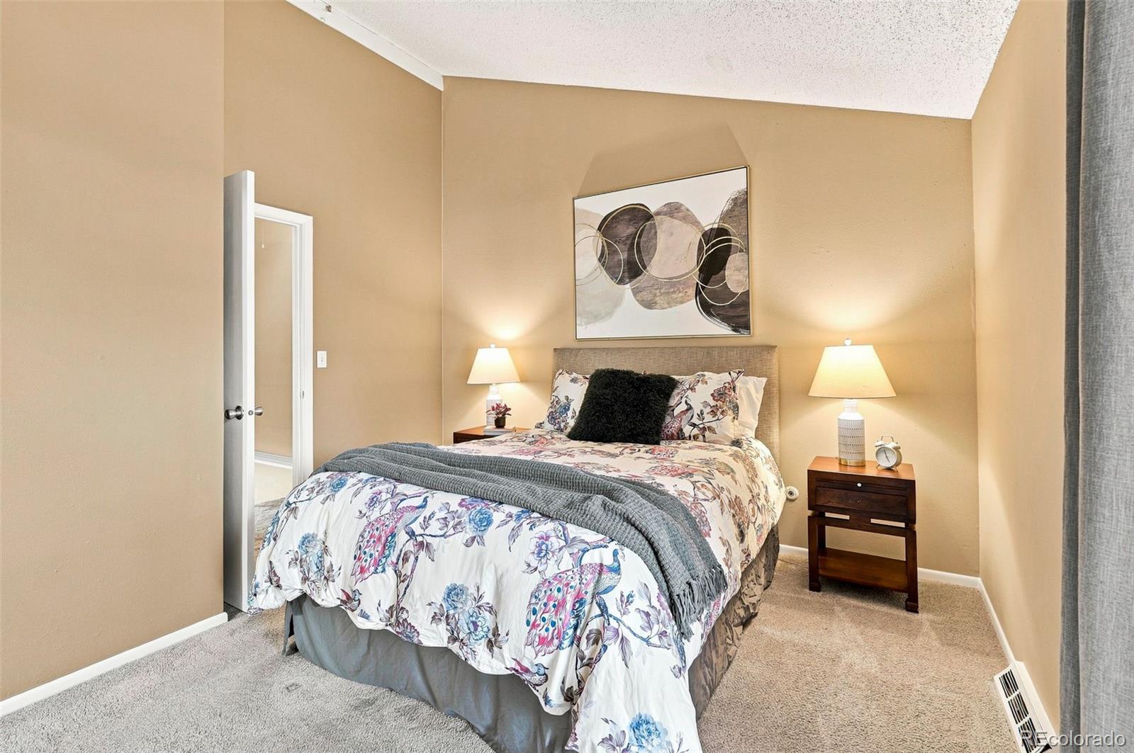4268 E Maplewood Way