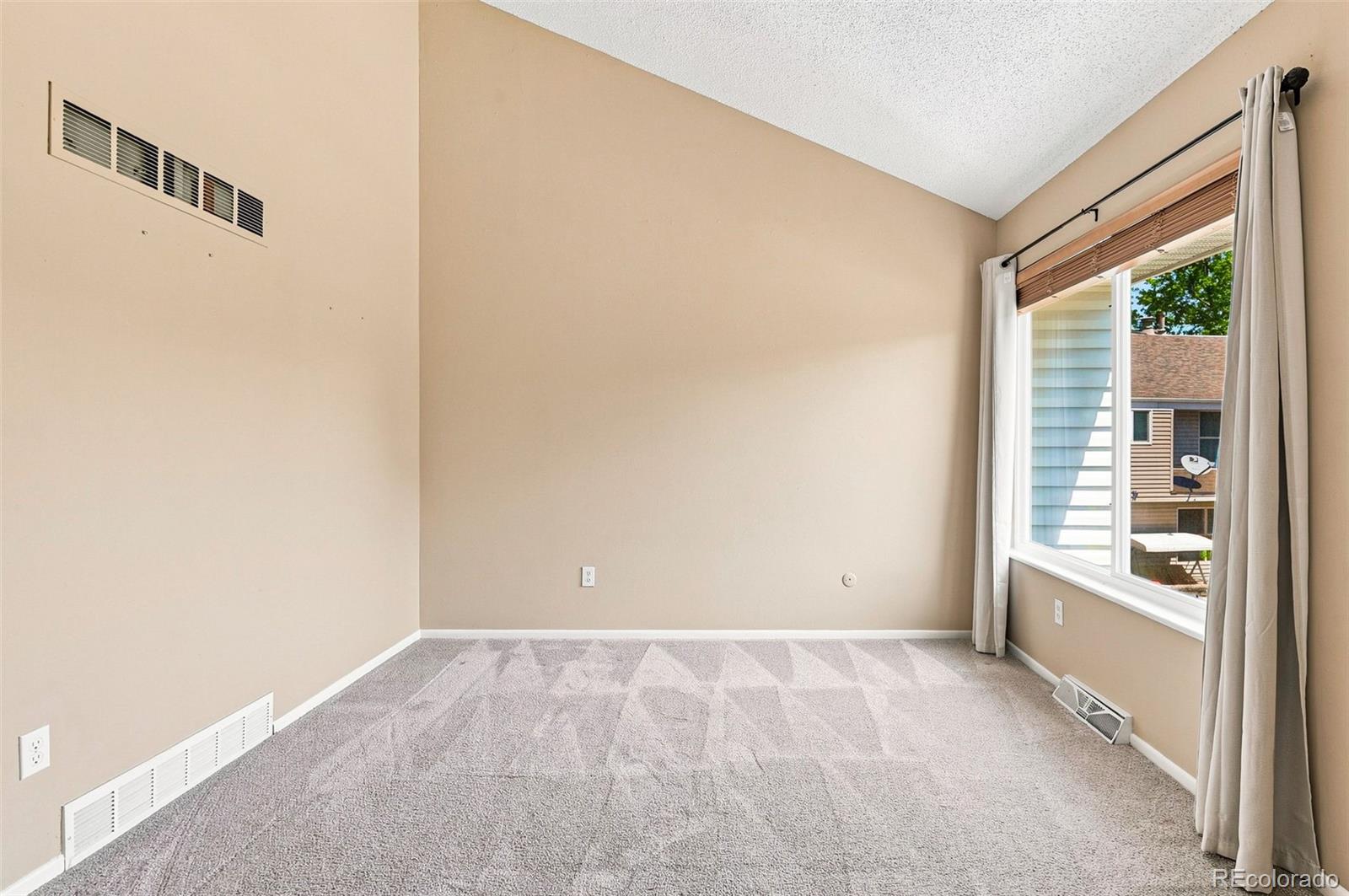 4268 E Maplewood Way