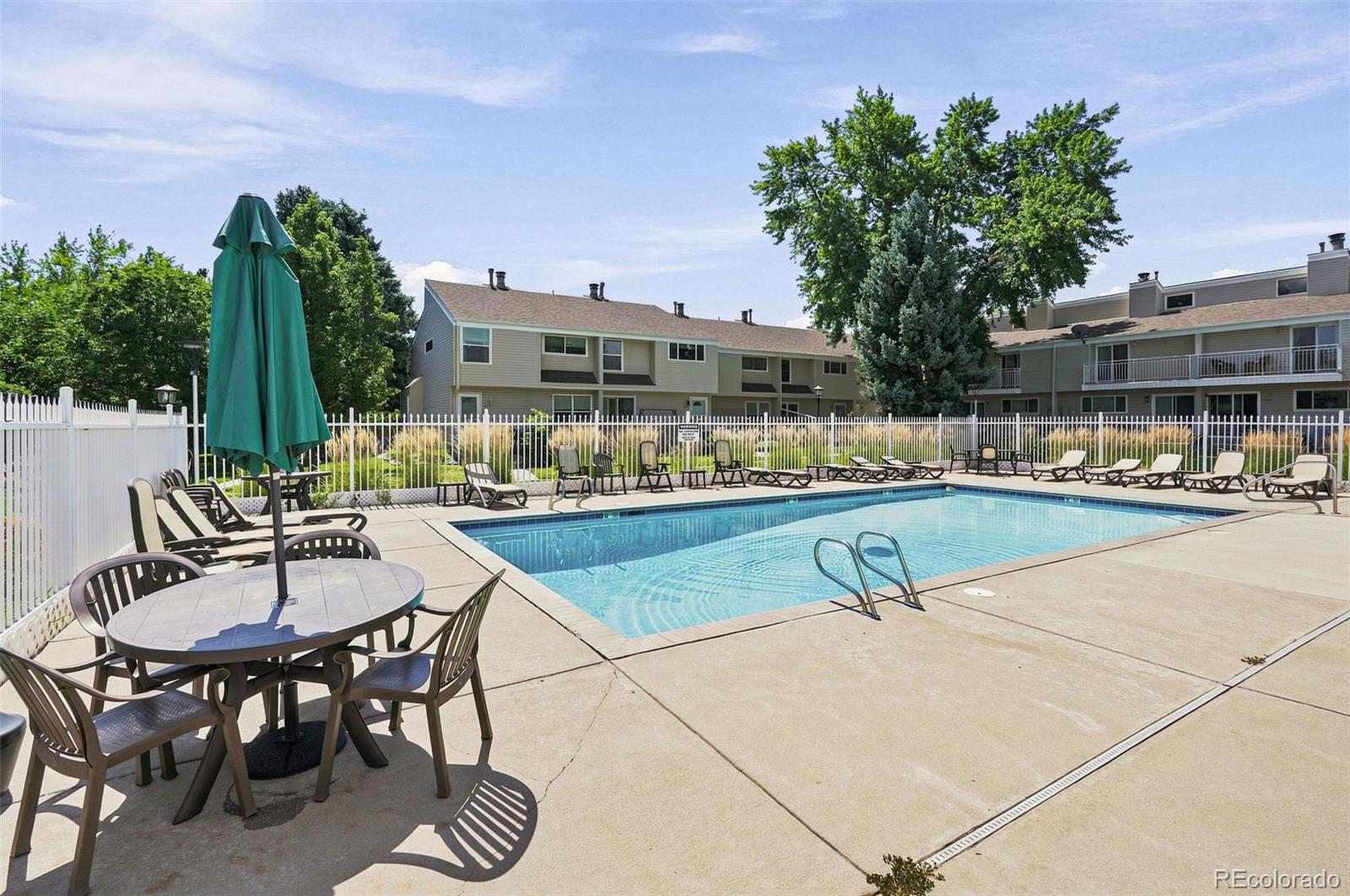 4268 E Maplewood Way