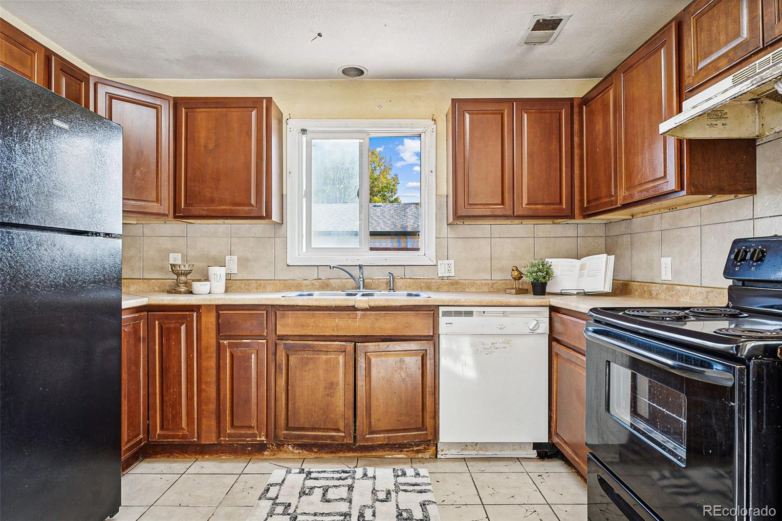 6631 E 77th Place
