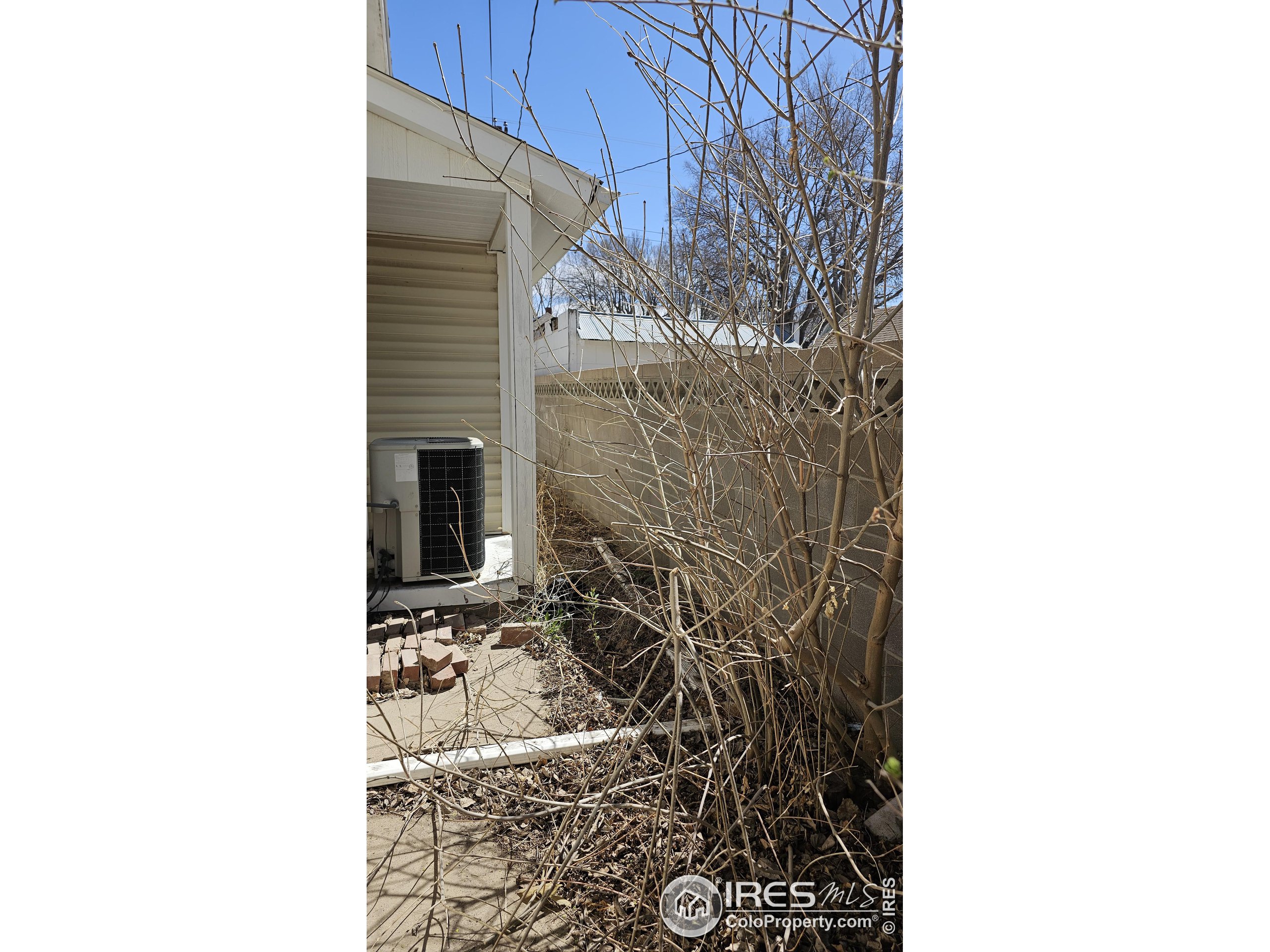 215 W 2nd Ave