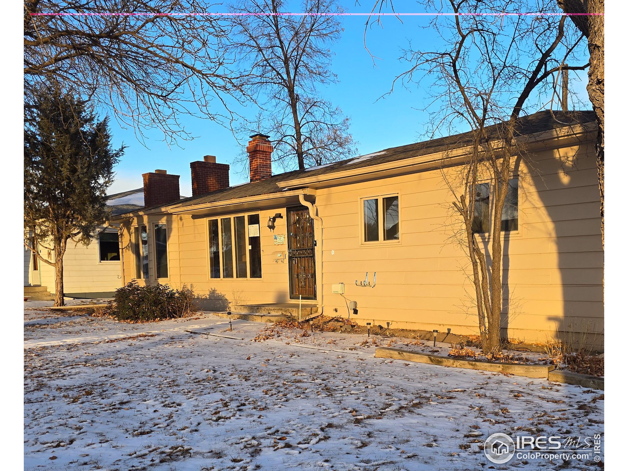 702 Diana St