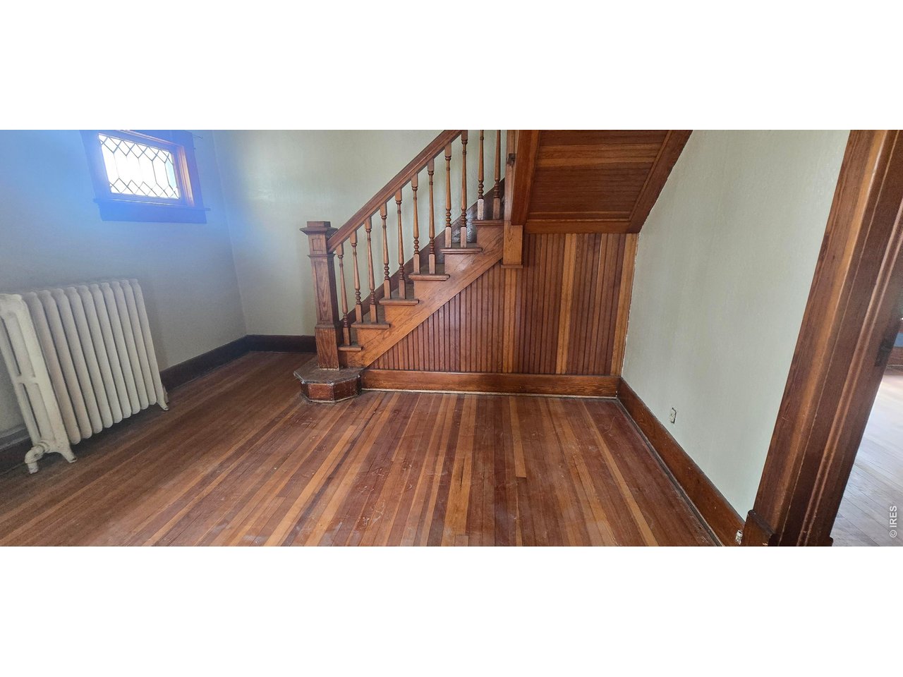 120 E 5th St