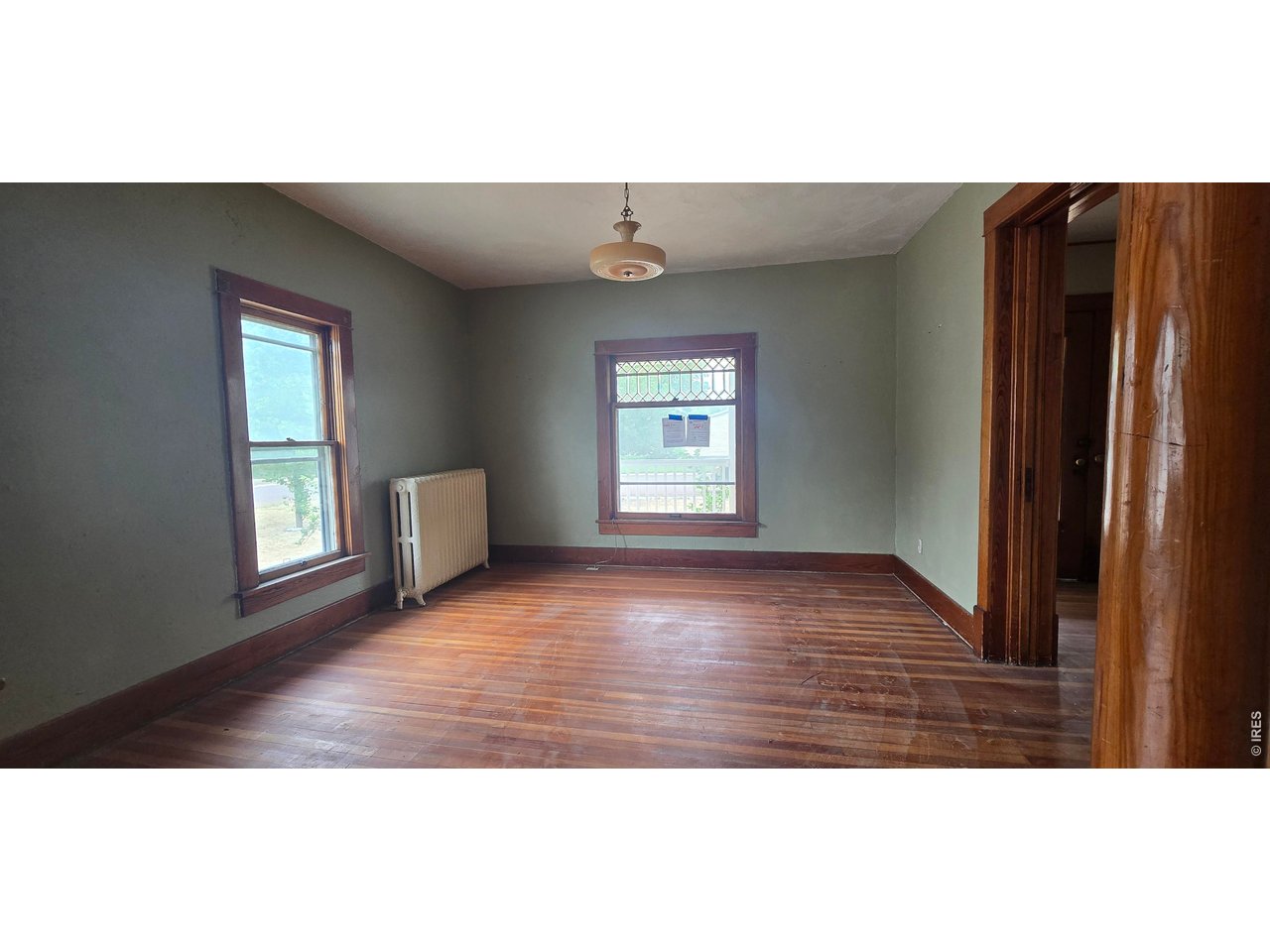 120 E 5th St
