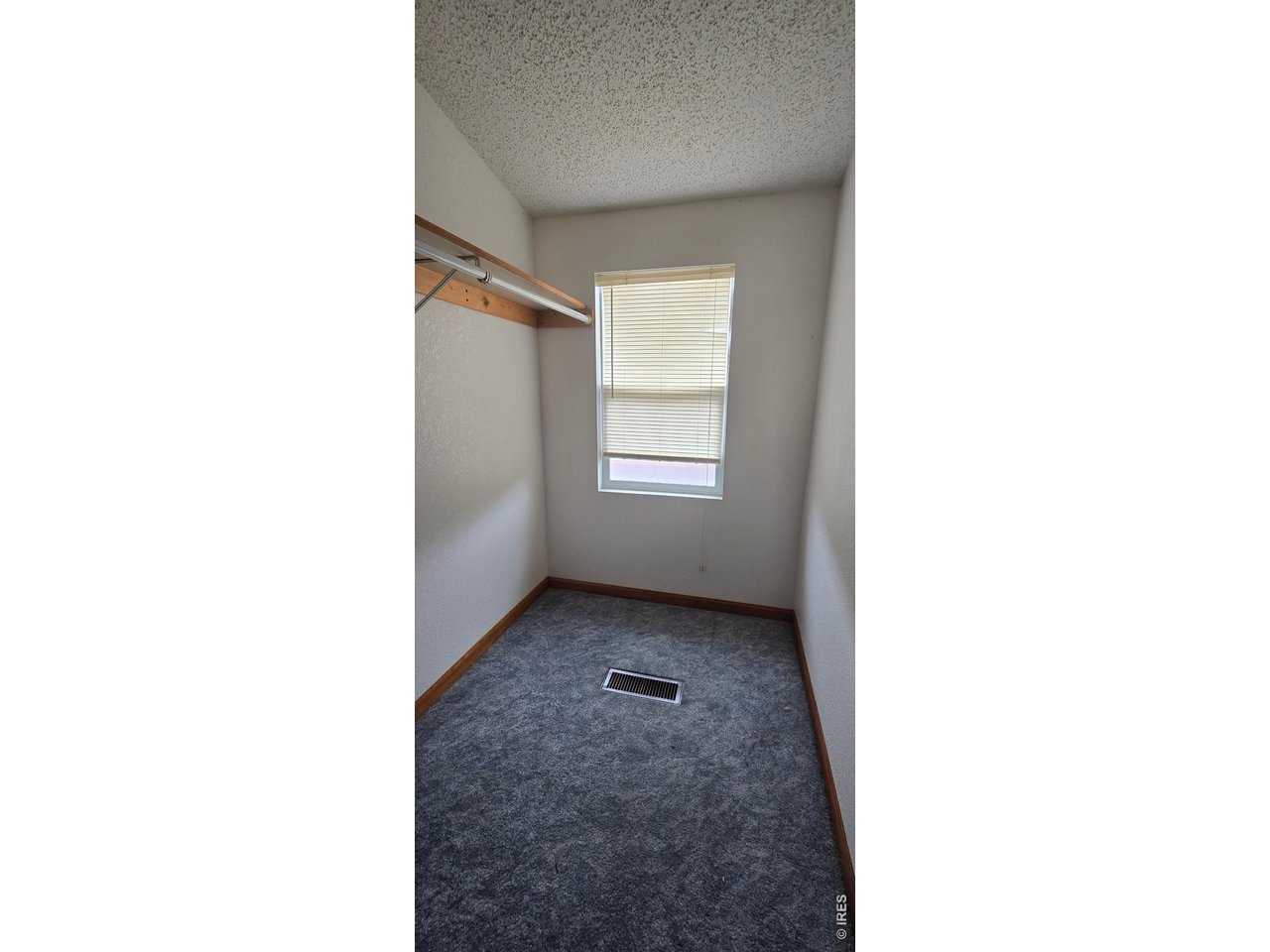 120 E 5th St