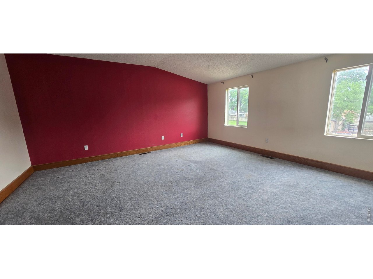 120 E 5th St