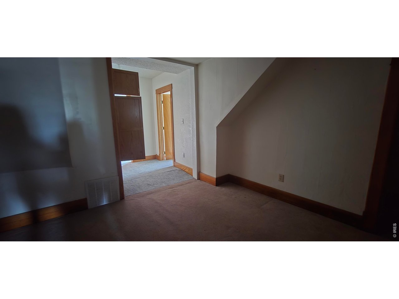 120 E 5th St