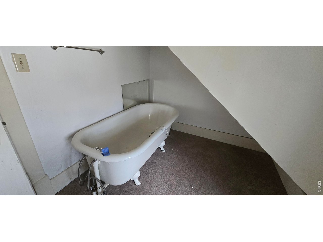 120 E 5th St