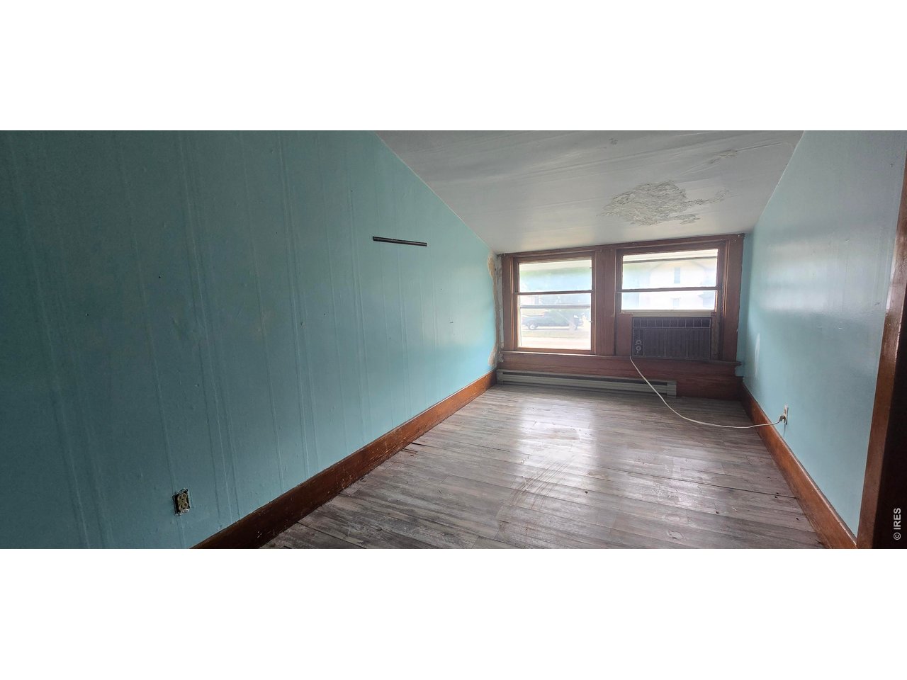 120 E 5th St