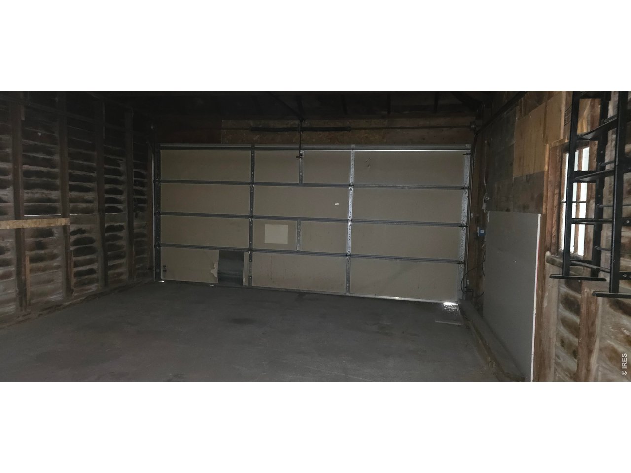 120 E 5th St