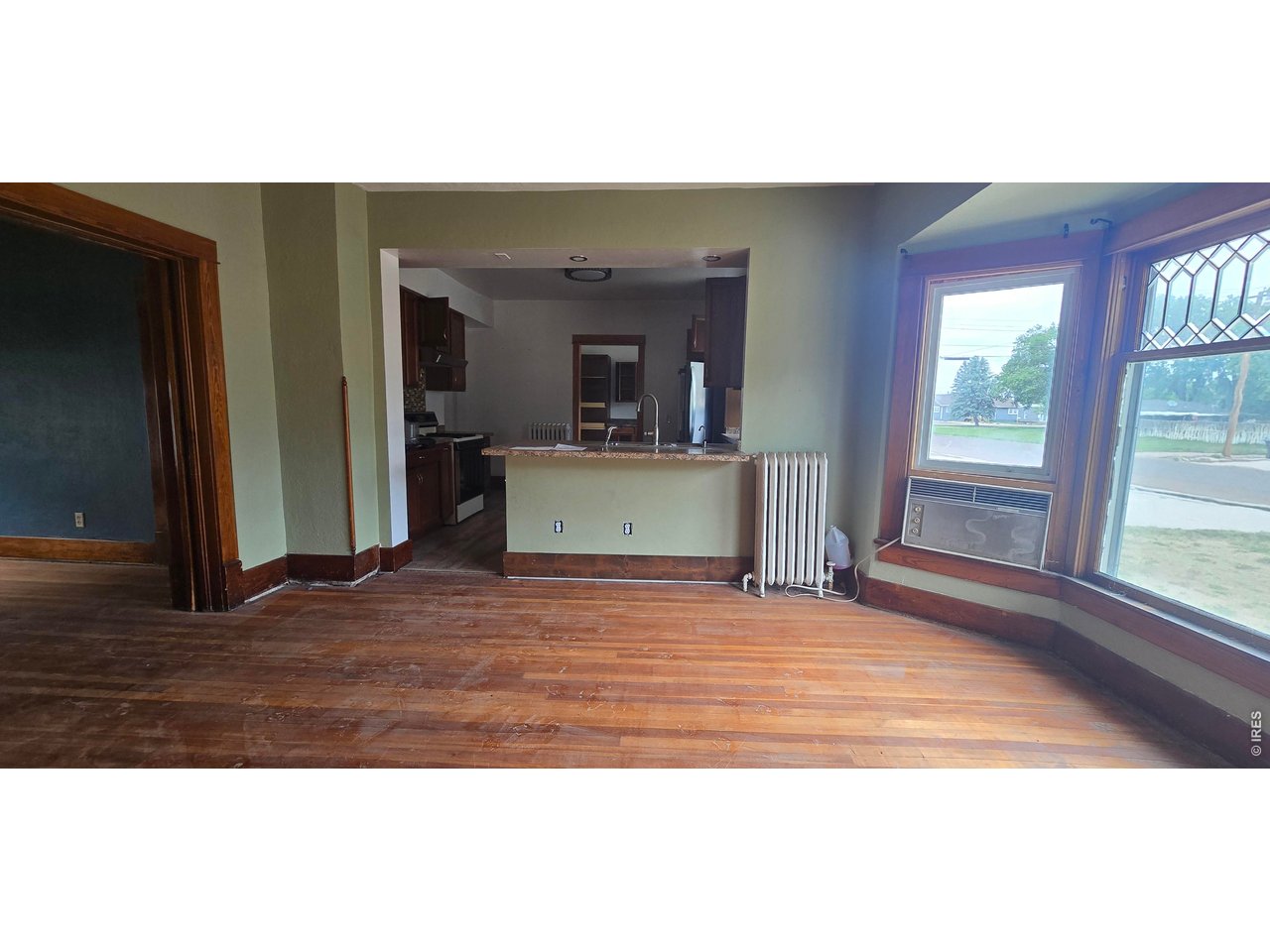 120 E 5th St
