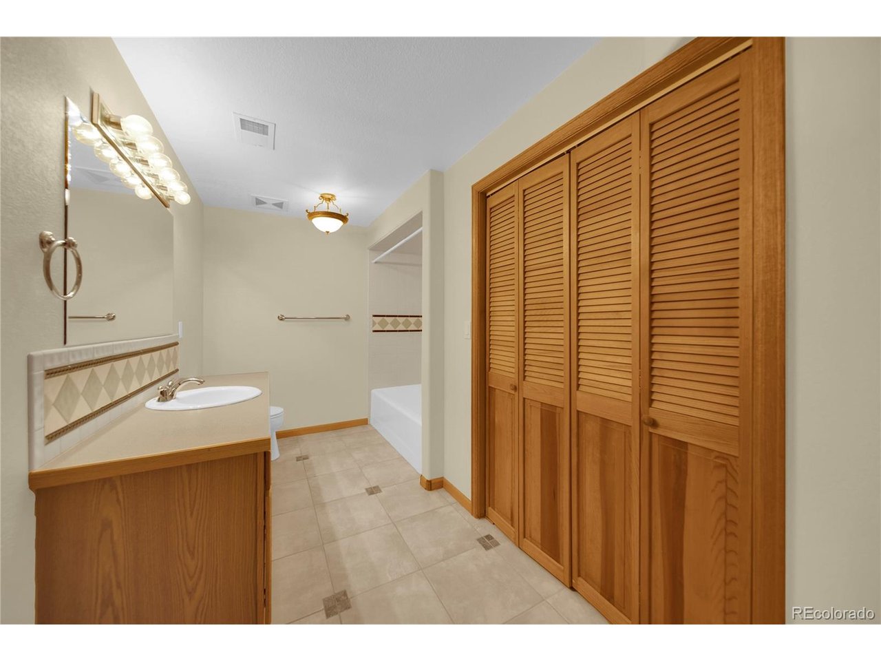 74 Bachar Dr