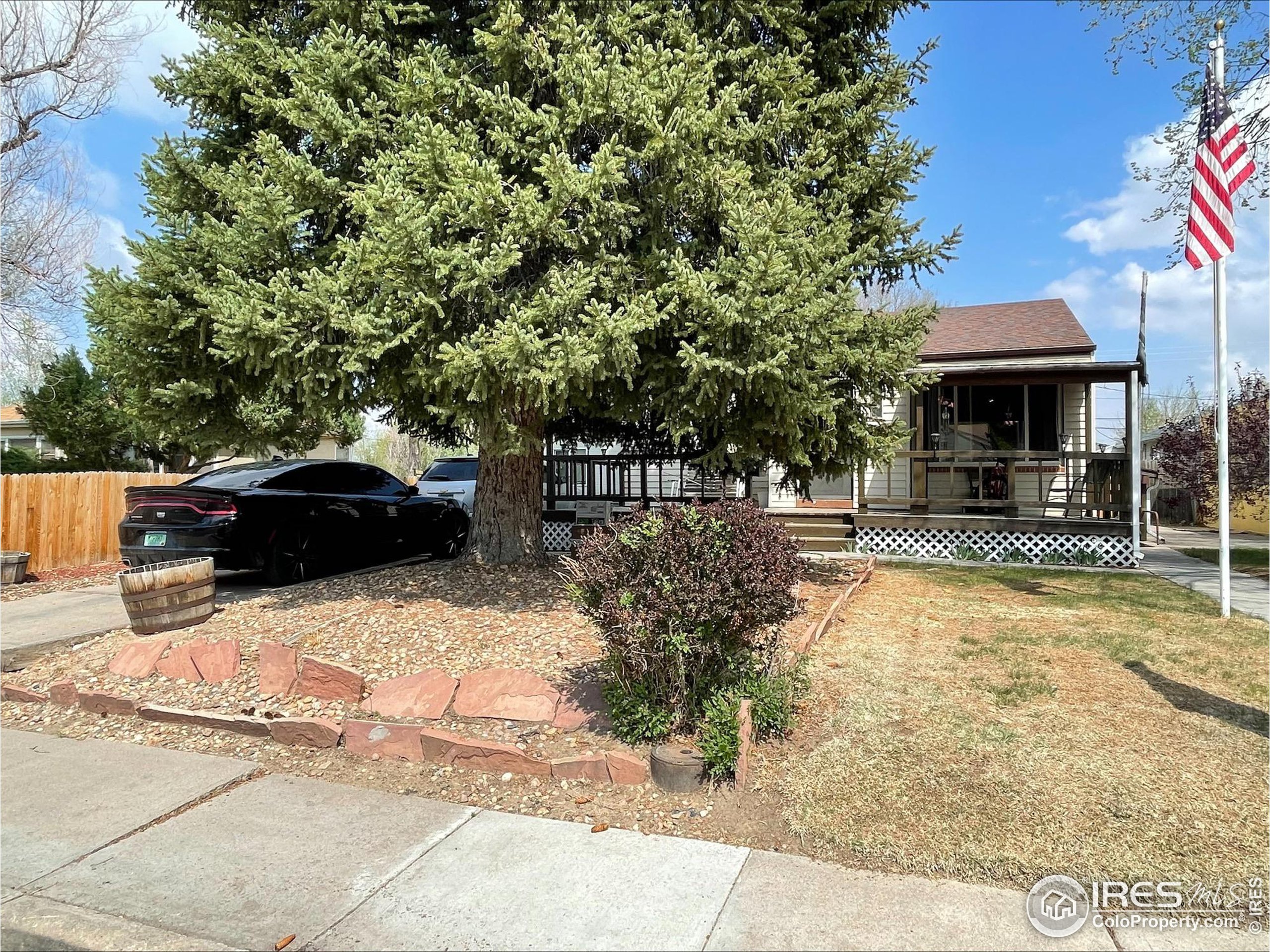 804 Simpson St