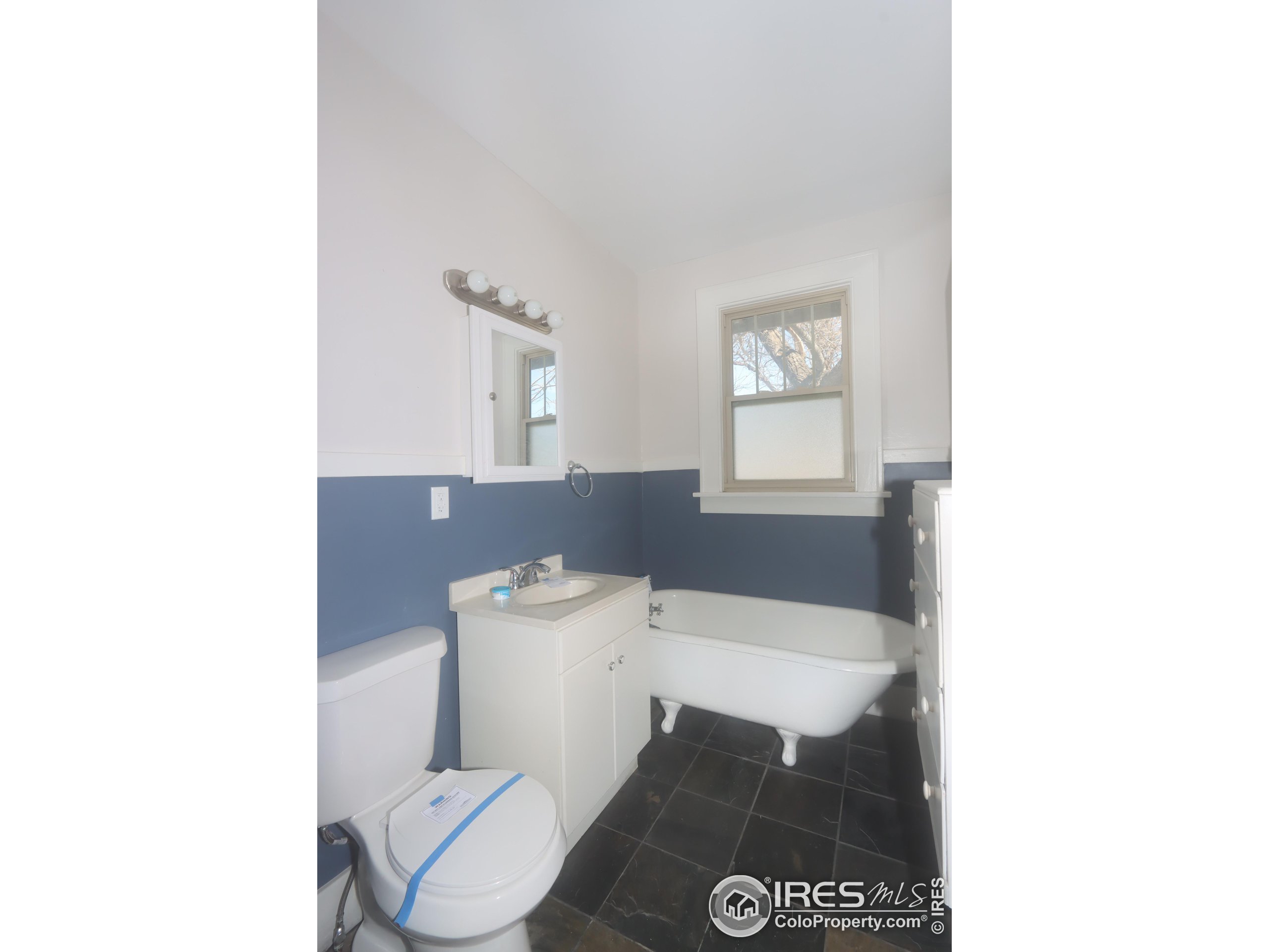 582 Custer Ave