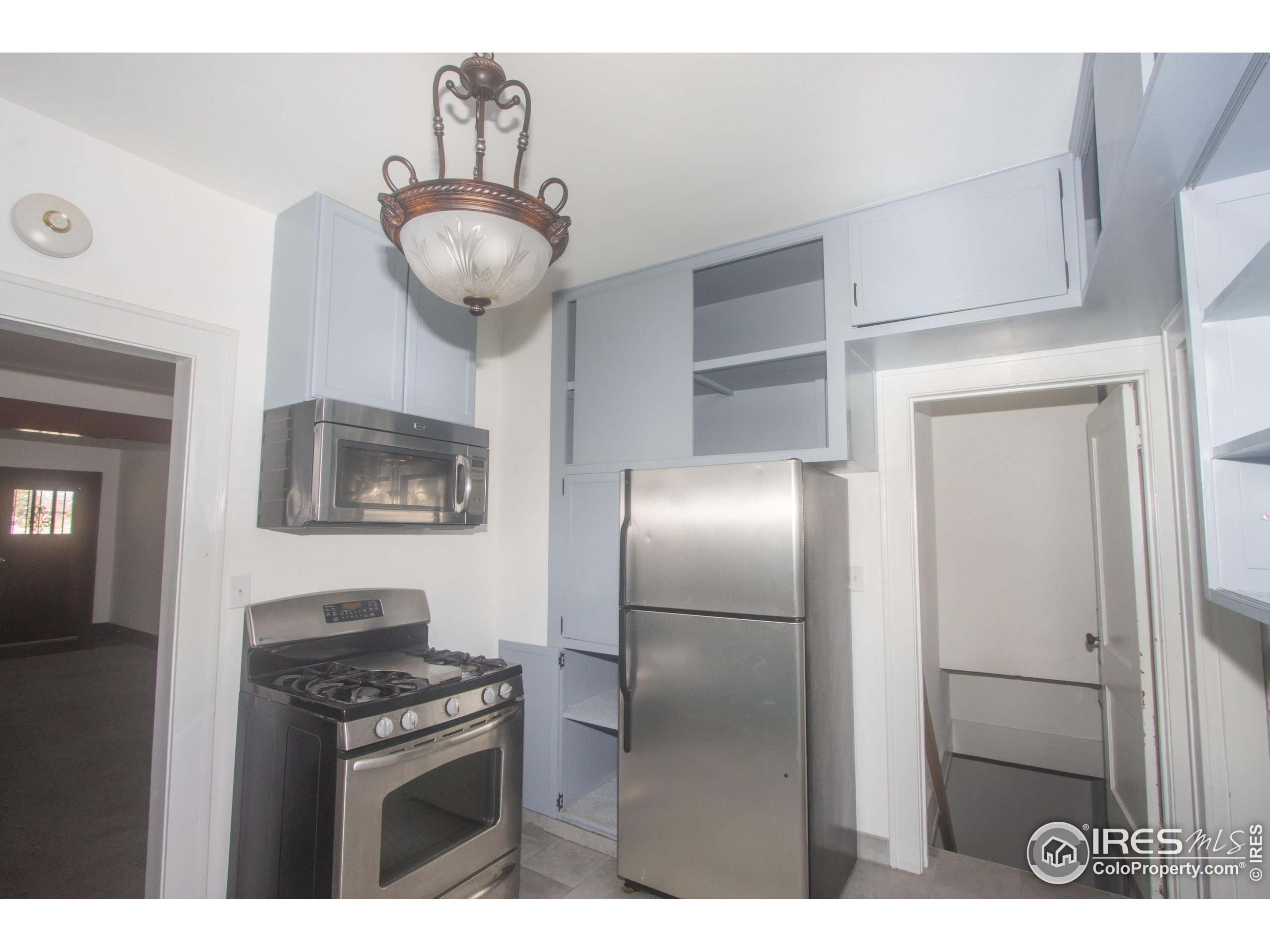 582 Custer Ave