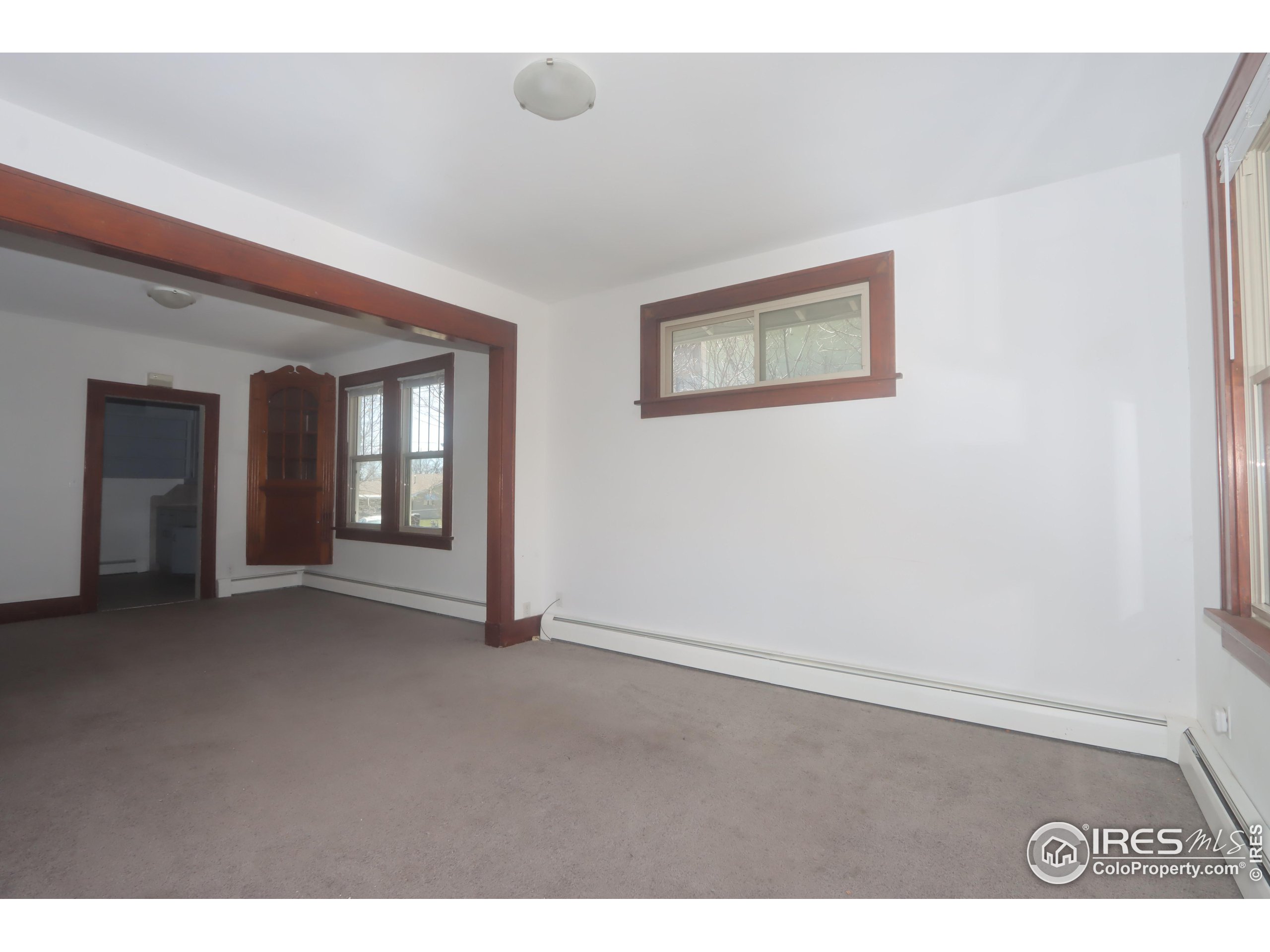 582 Custer Ave
