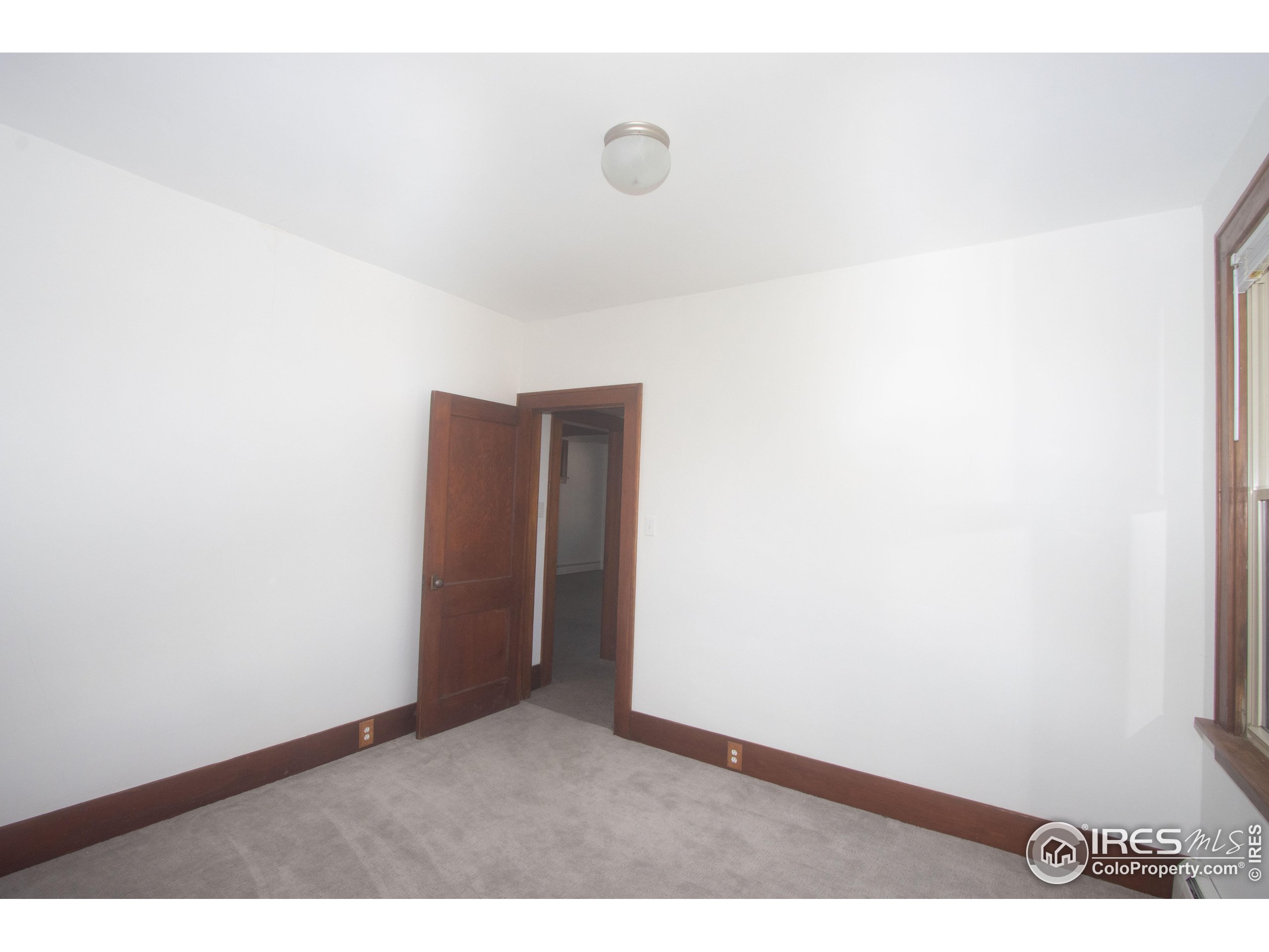 582 Custer Ave