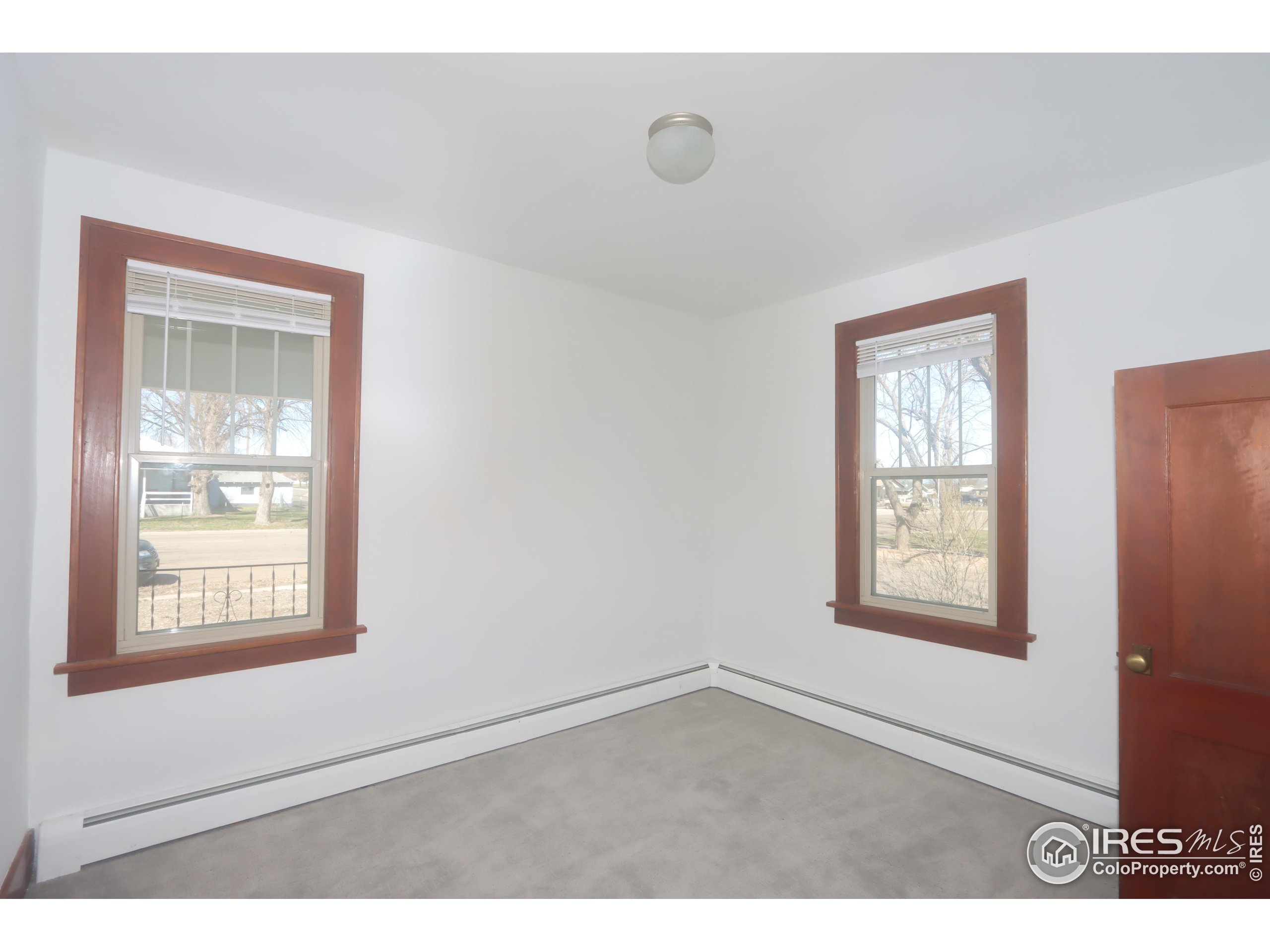 582 Custer Ave