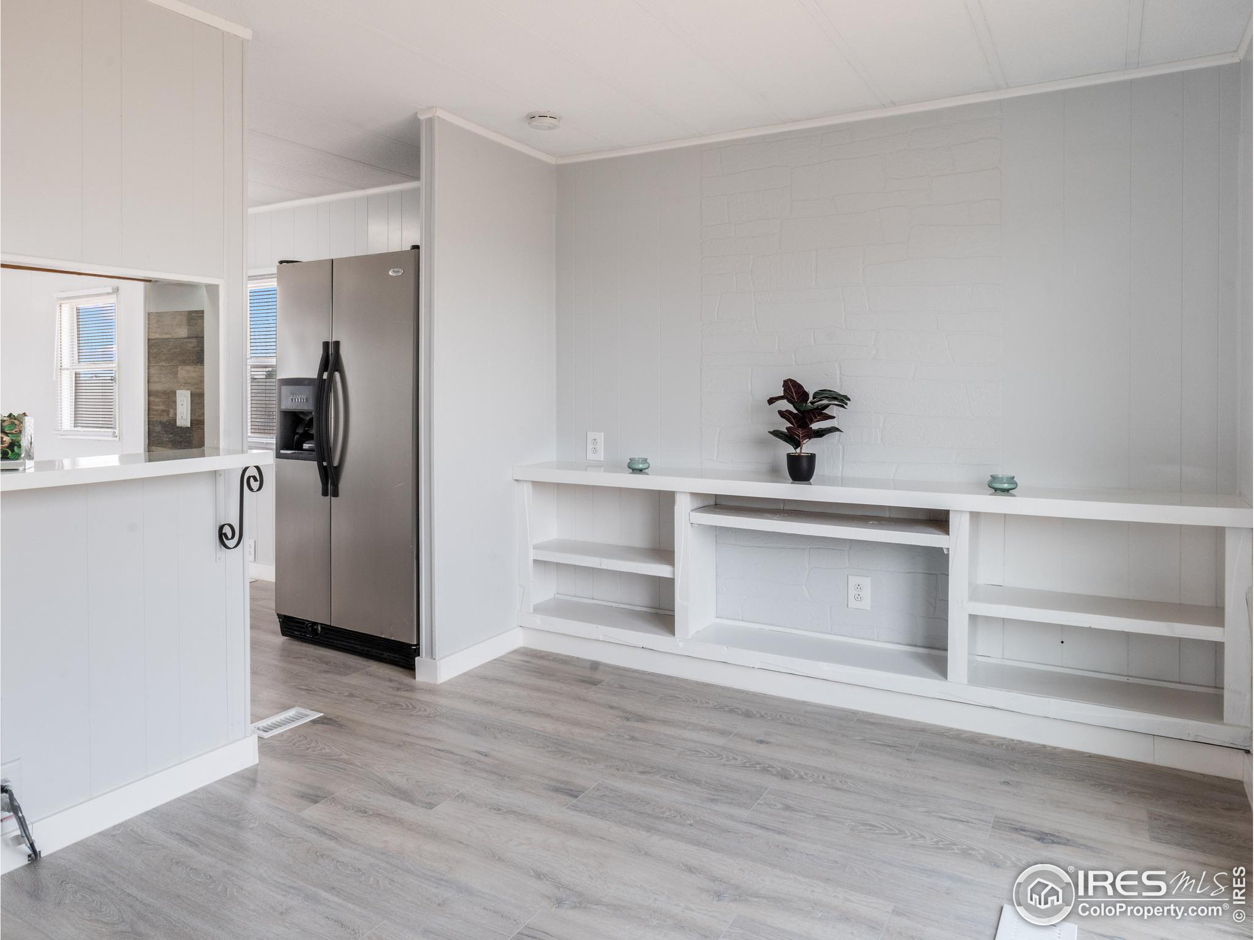 220 larch Dr