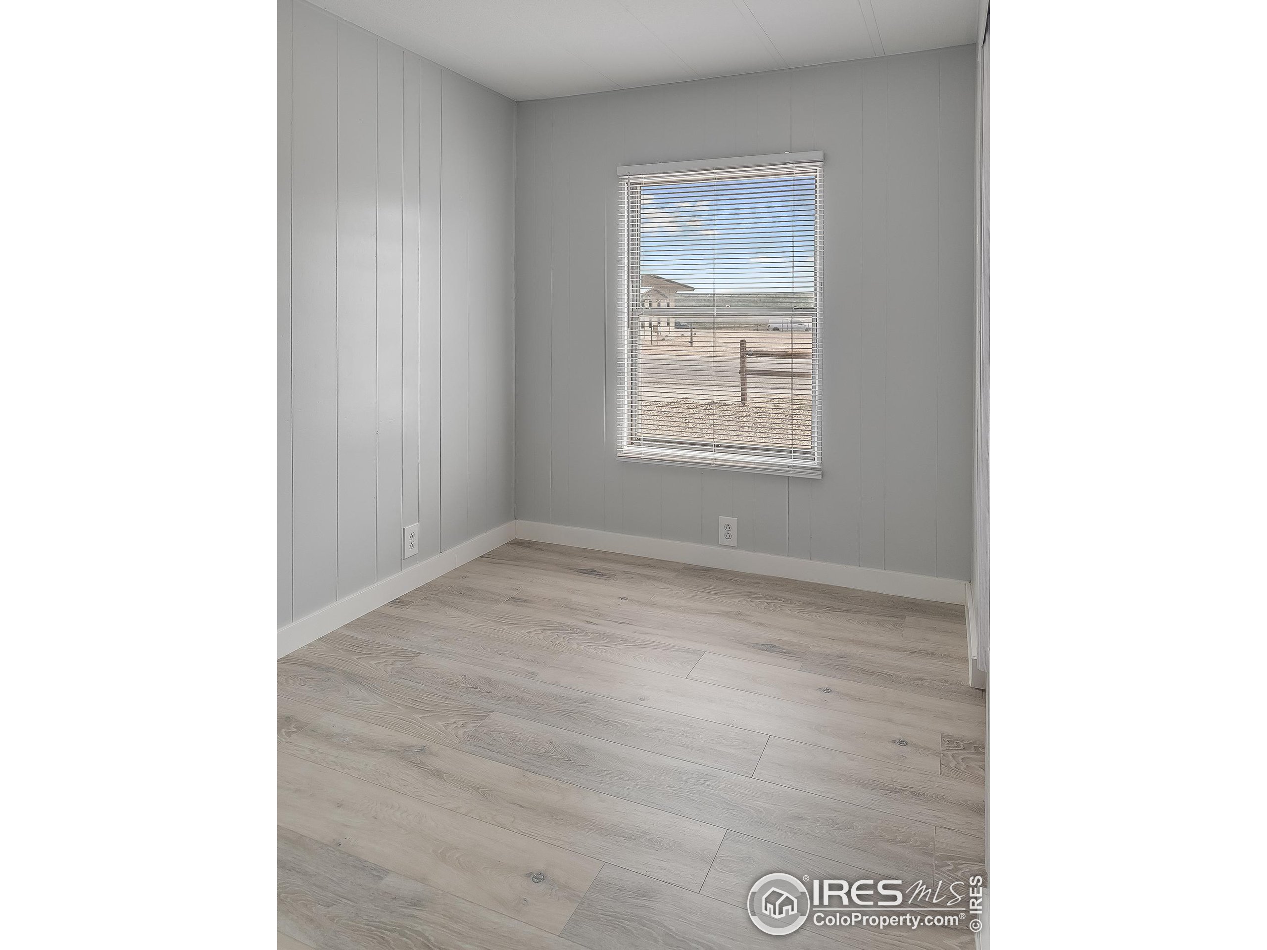 220 larch Dr