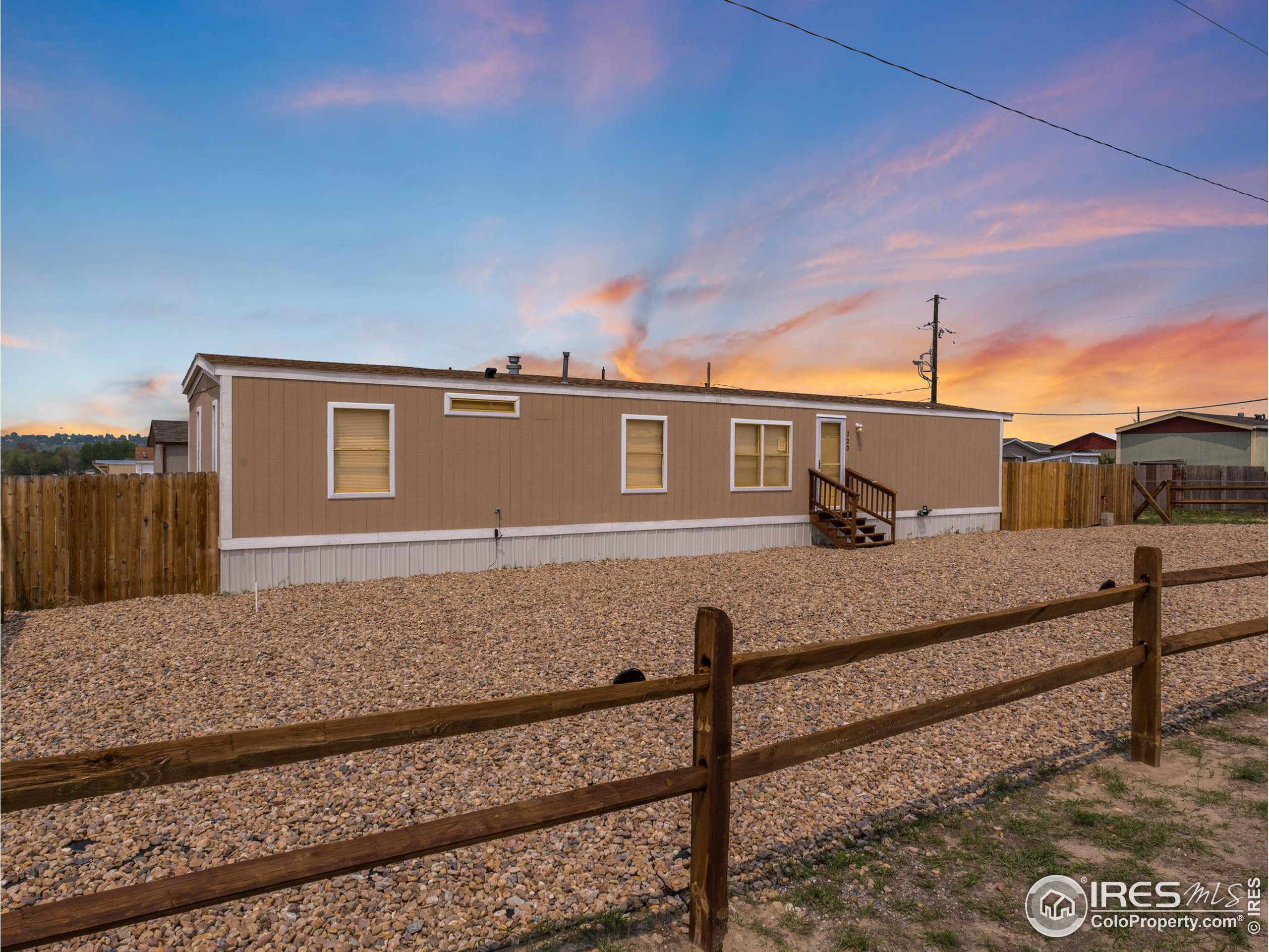 220 larch Dr