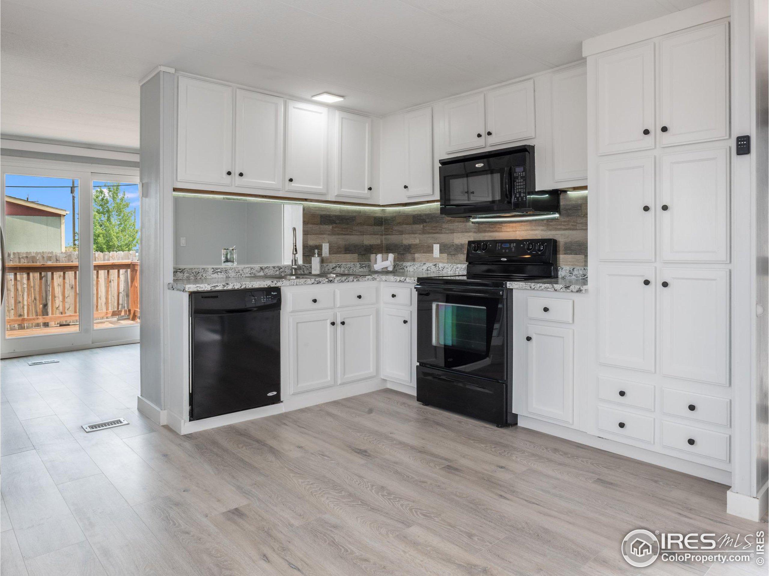 220 larch Dr