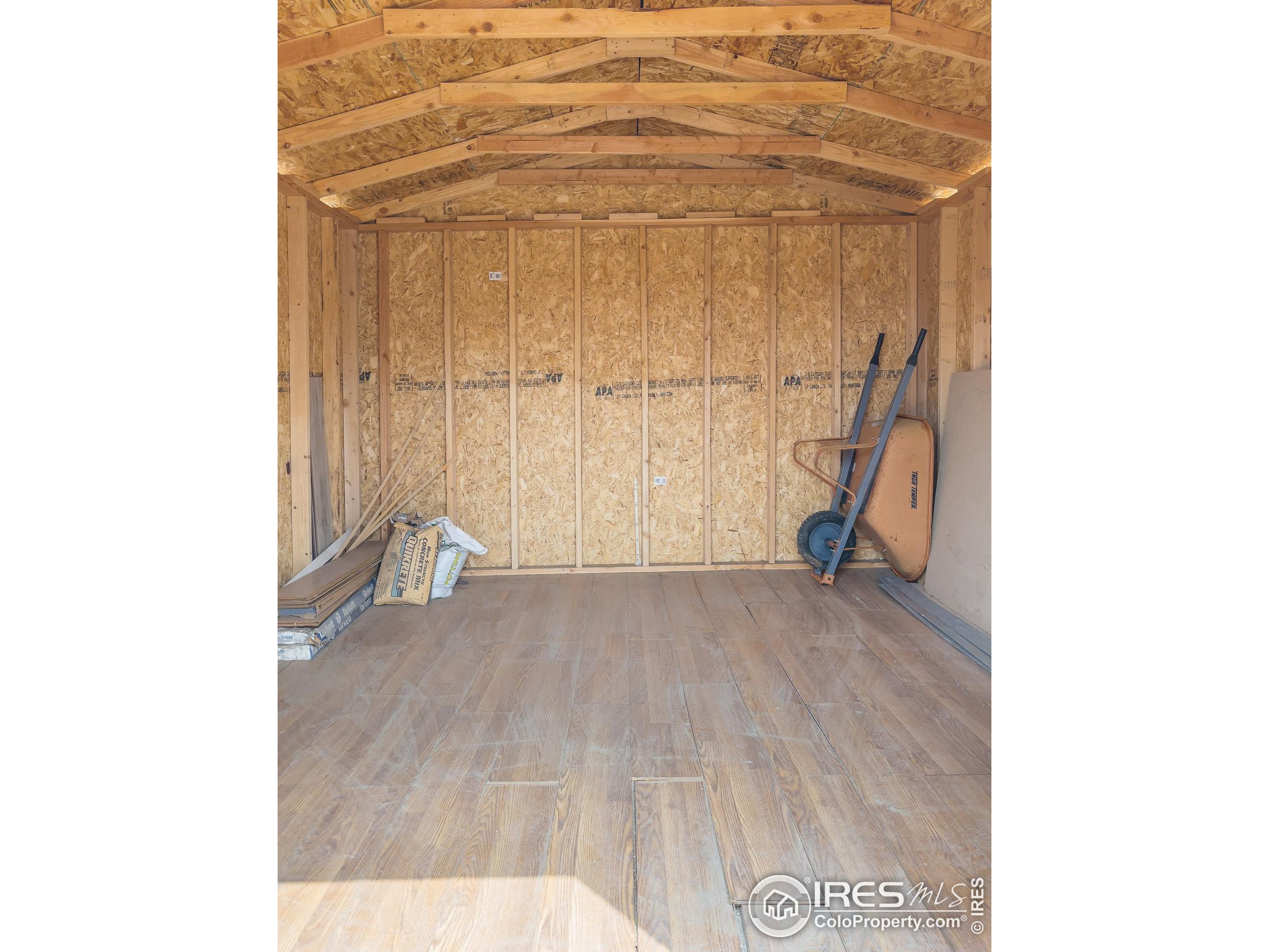 220 larch Dr