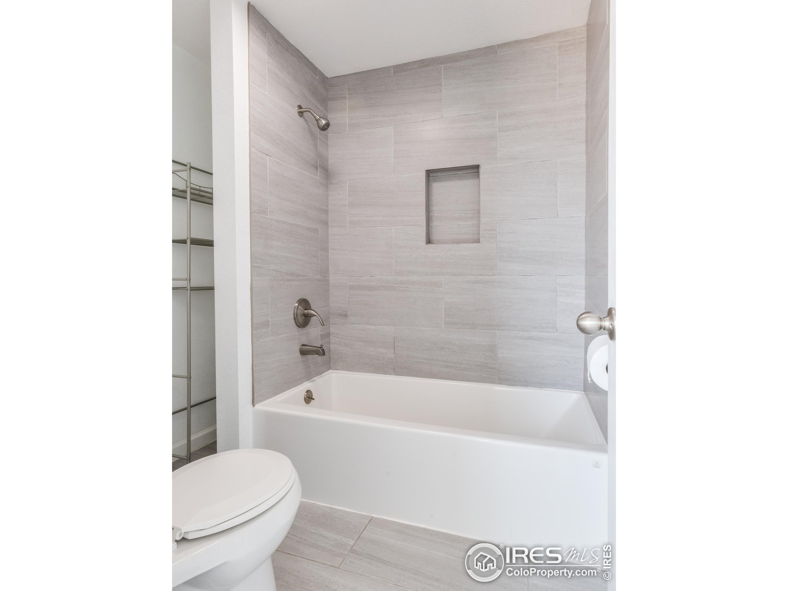 220 larch Dr