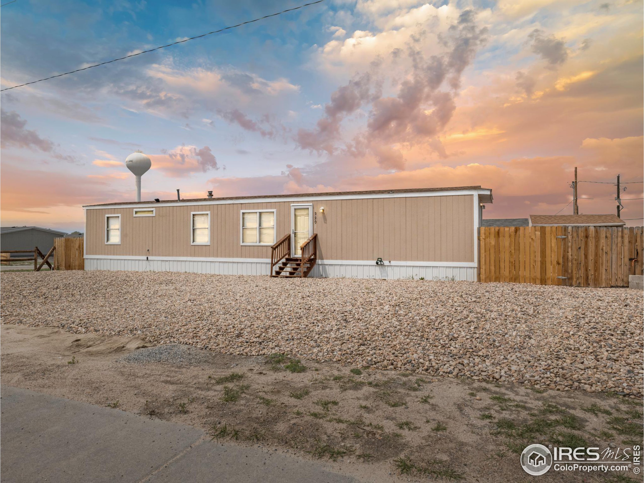220 larch Dr