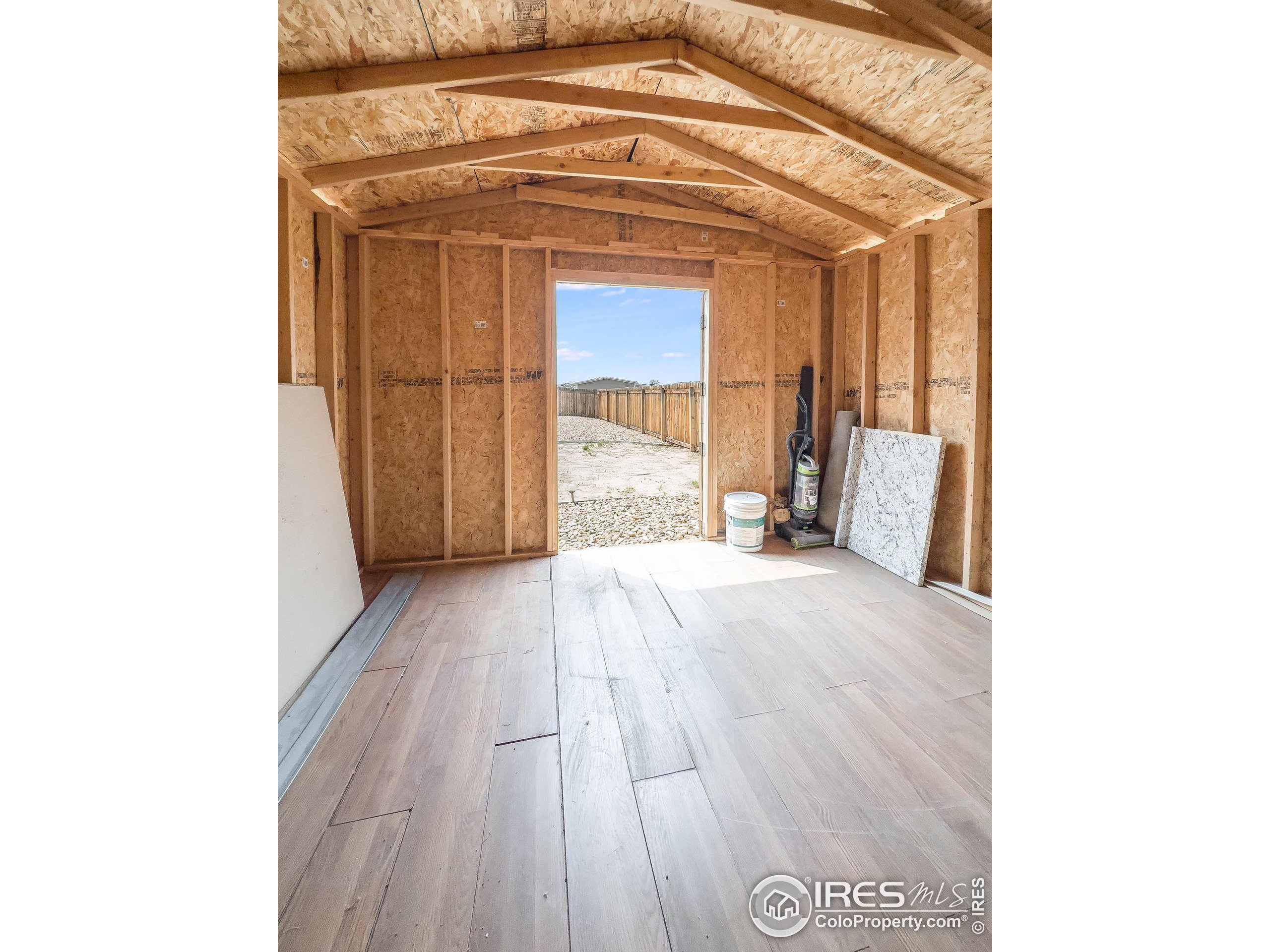 220 larch Dr