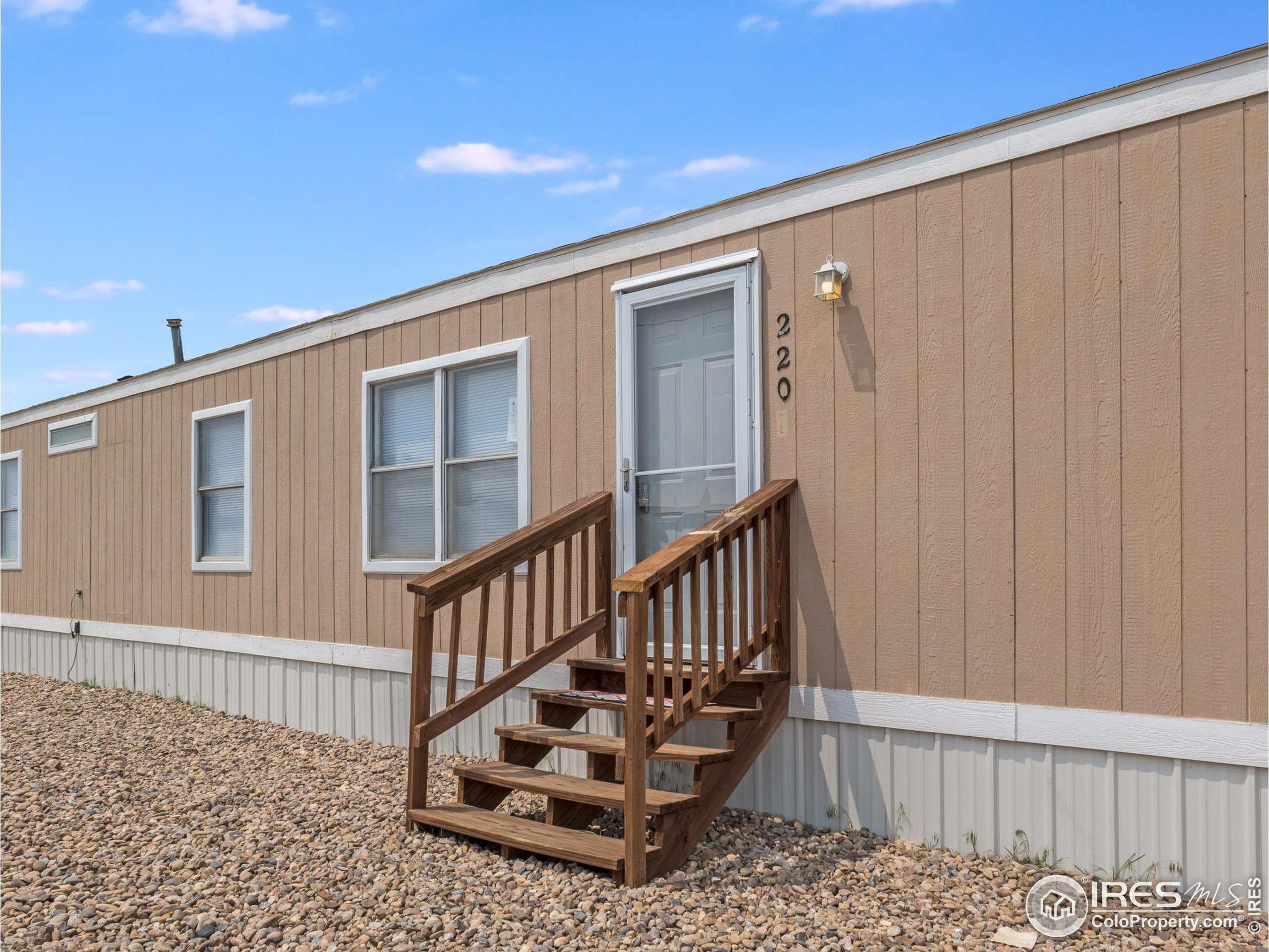 220 larch Dr