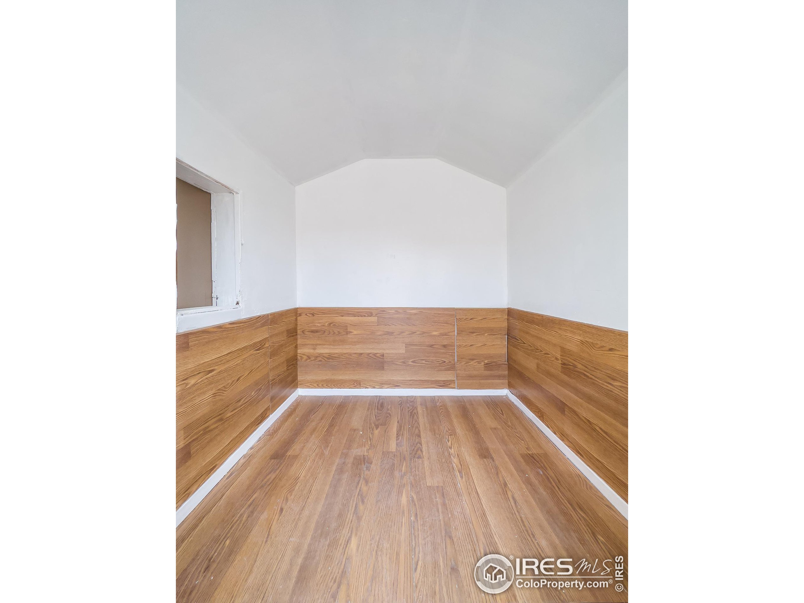 220 larch Dr