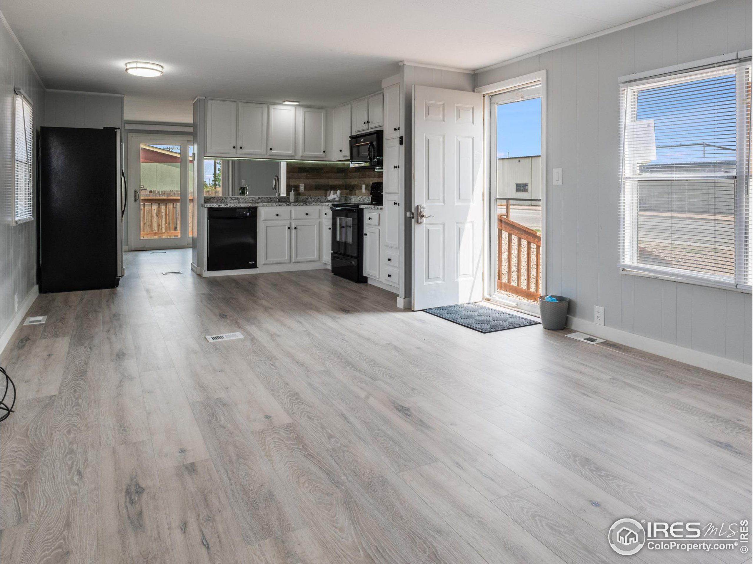 220 larch Dr
